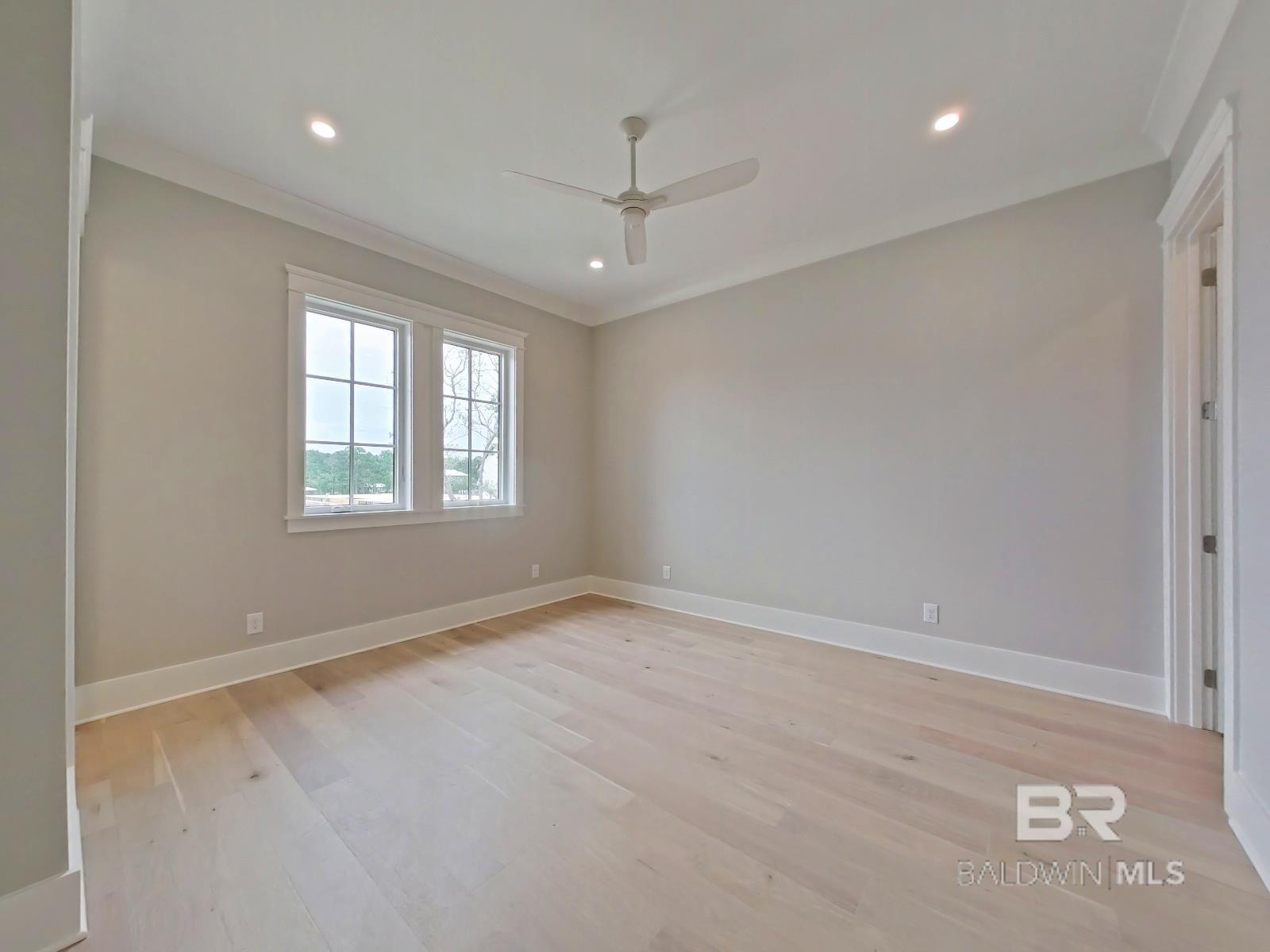 868 Inlet Circle