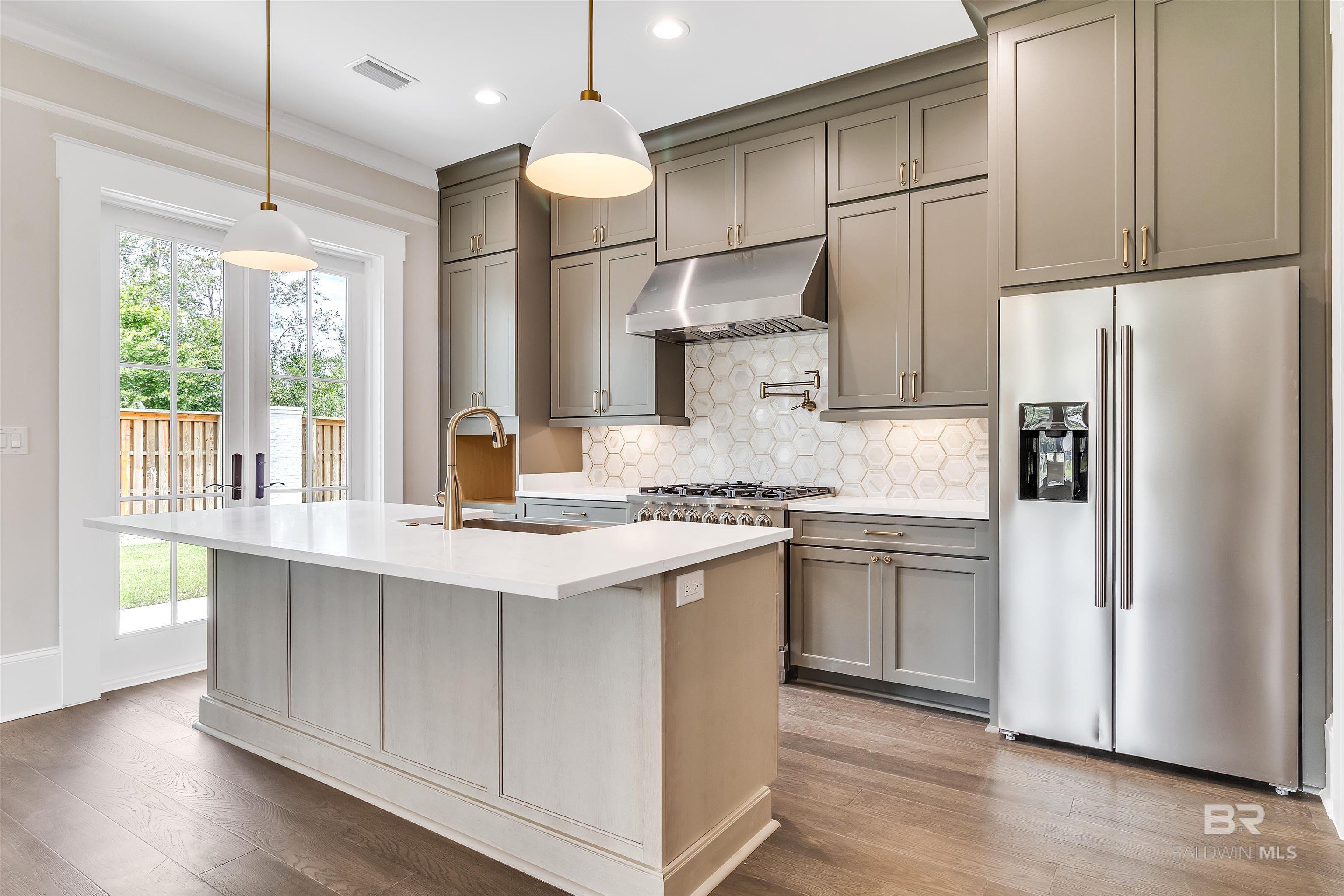 829 Inlet Circle