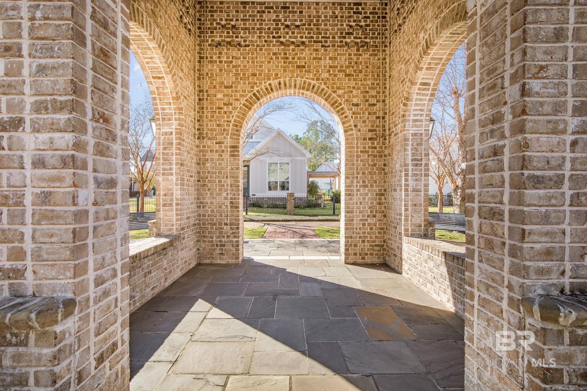 2569 Bienville Avenue