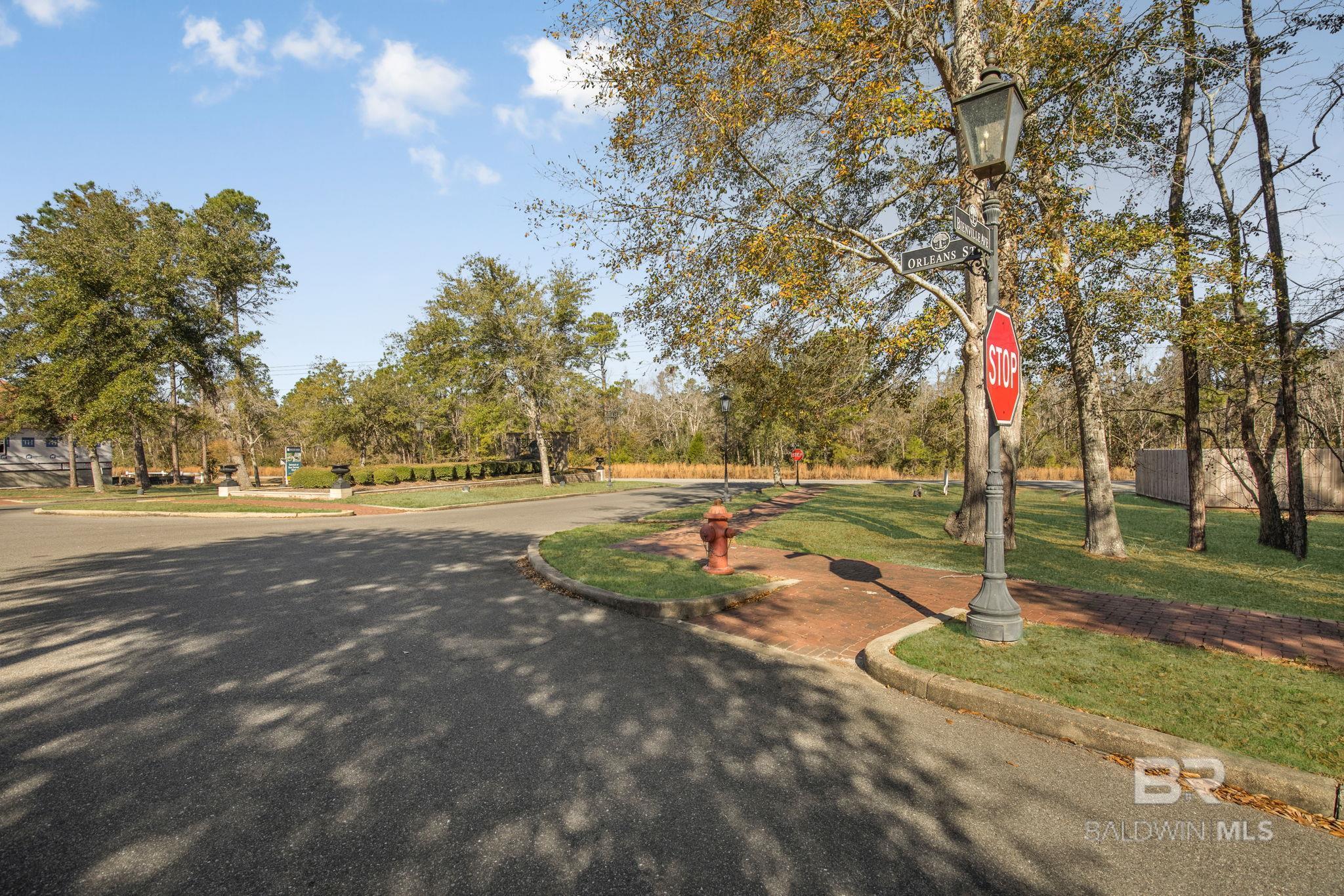 2569 Bienville Avenue