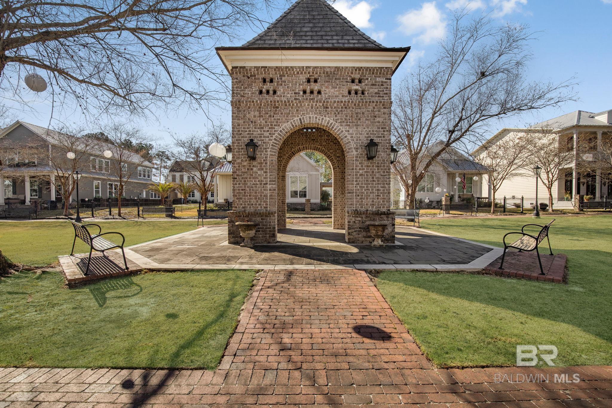 2569 Bienville Avenue