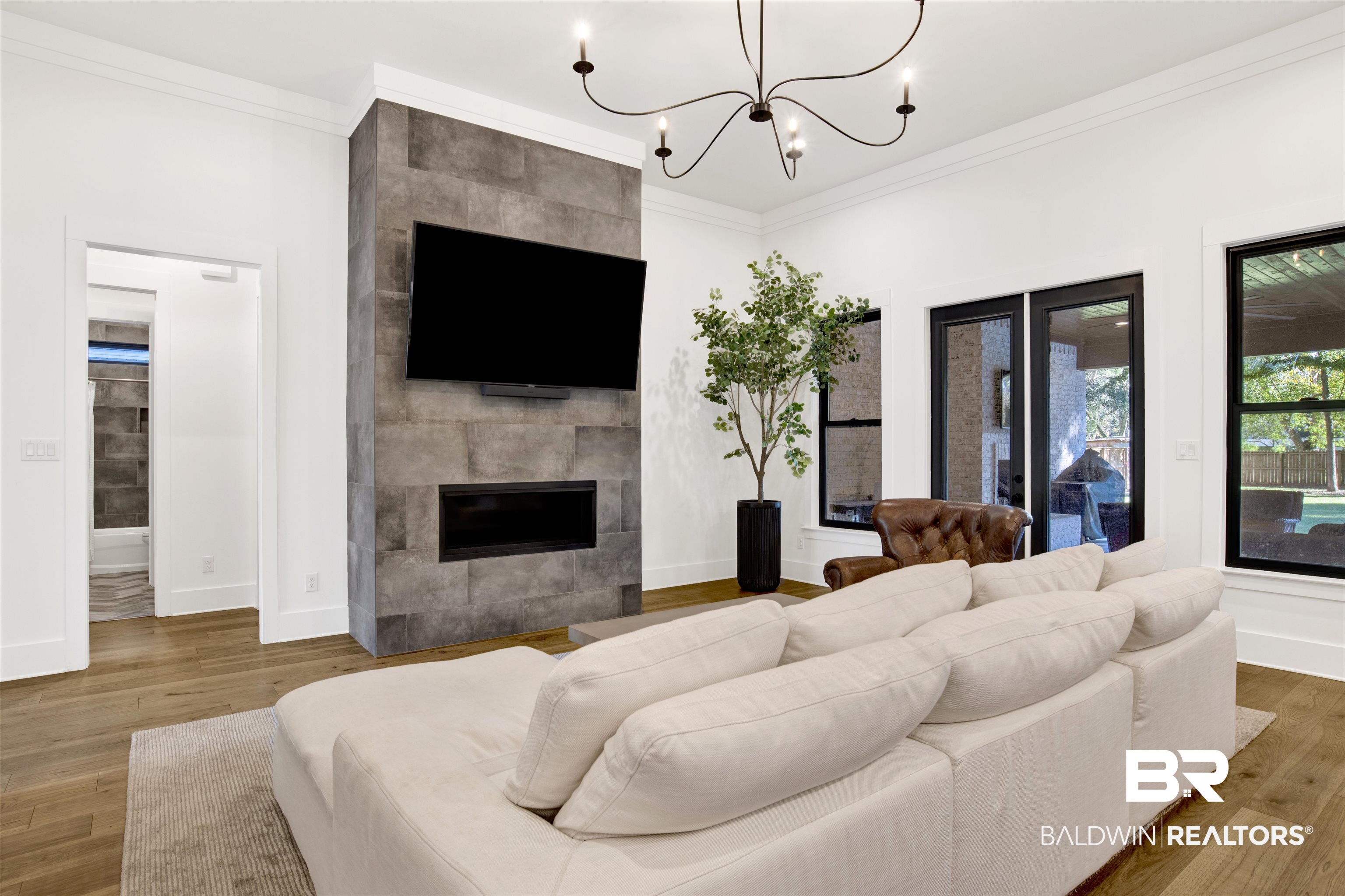 706 Van Avenue