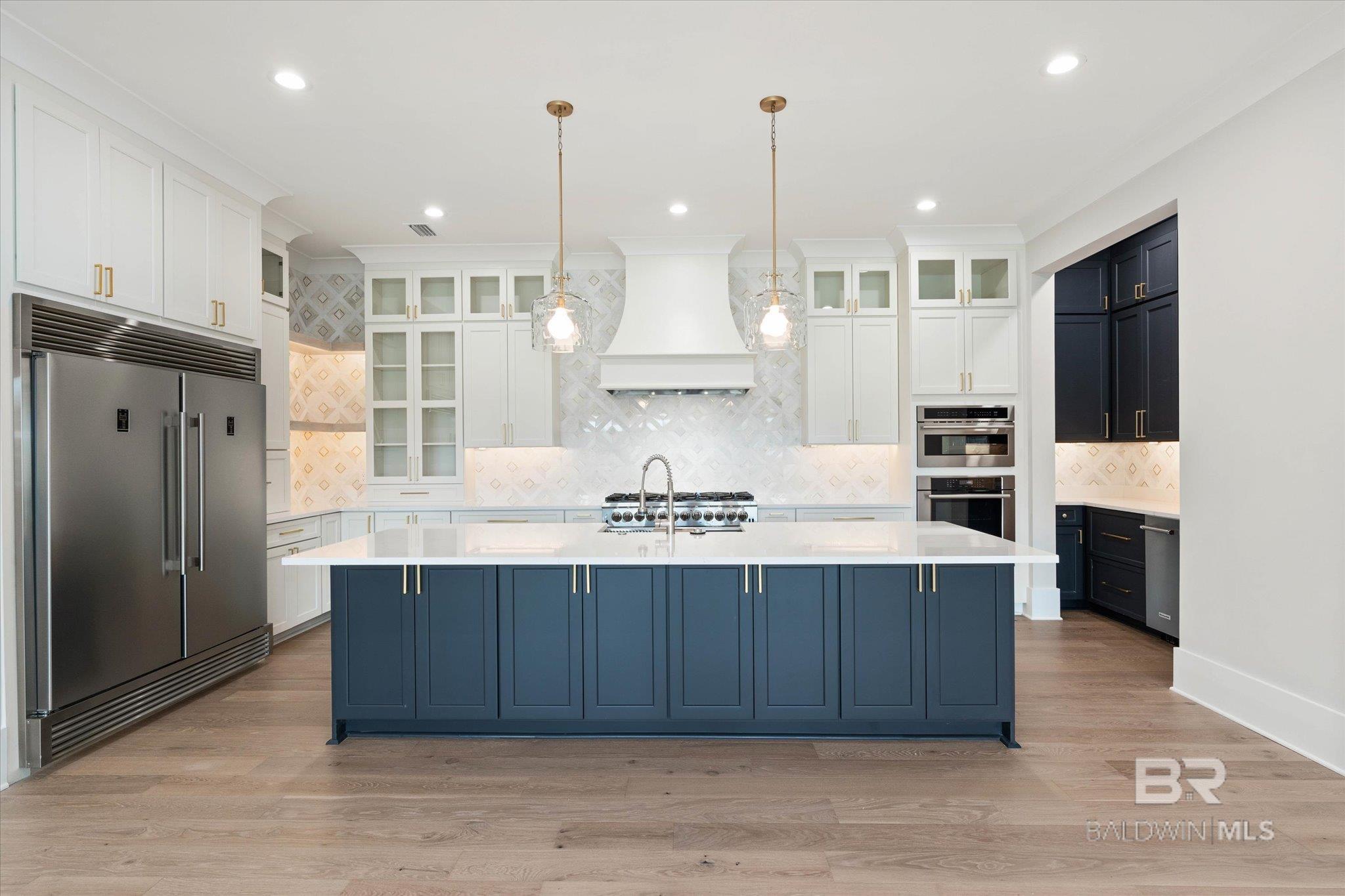 853 Inlet Circle