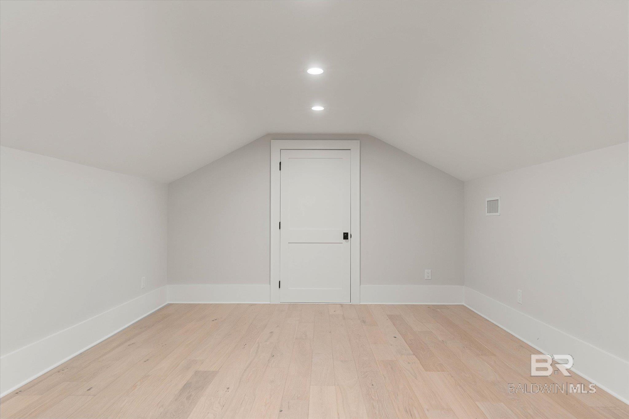 853 Inlet Circle