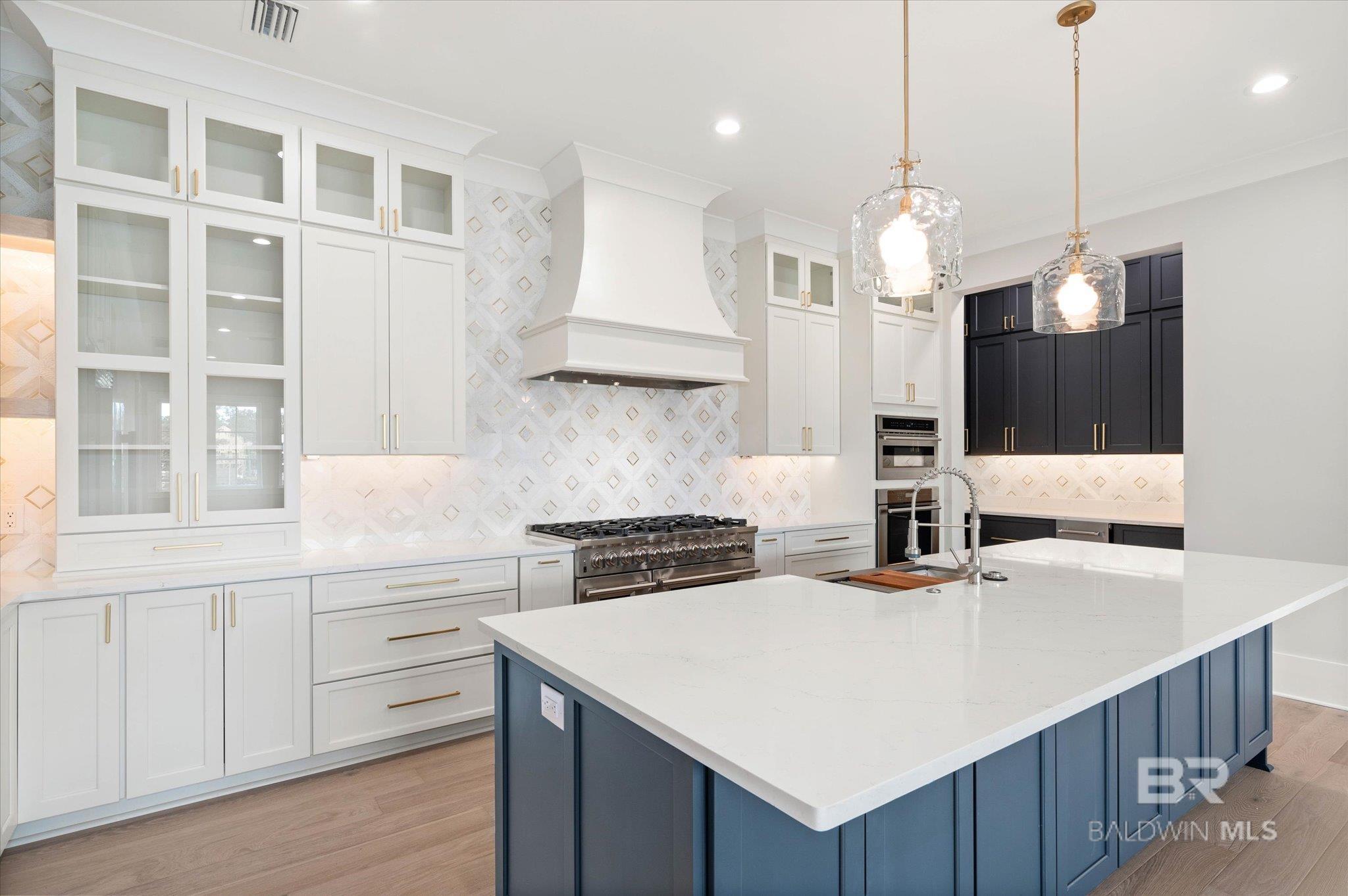 853 Inlet Circle