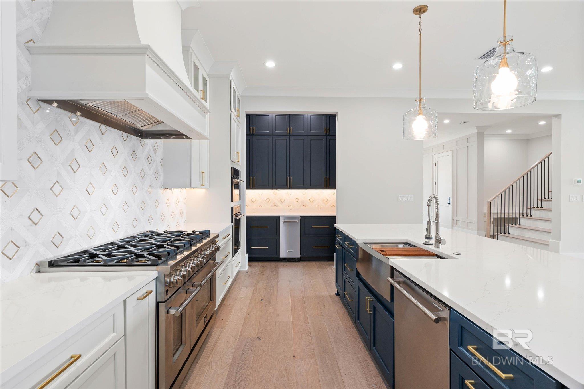 853 Inlet Circle