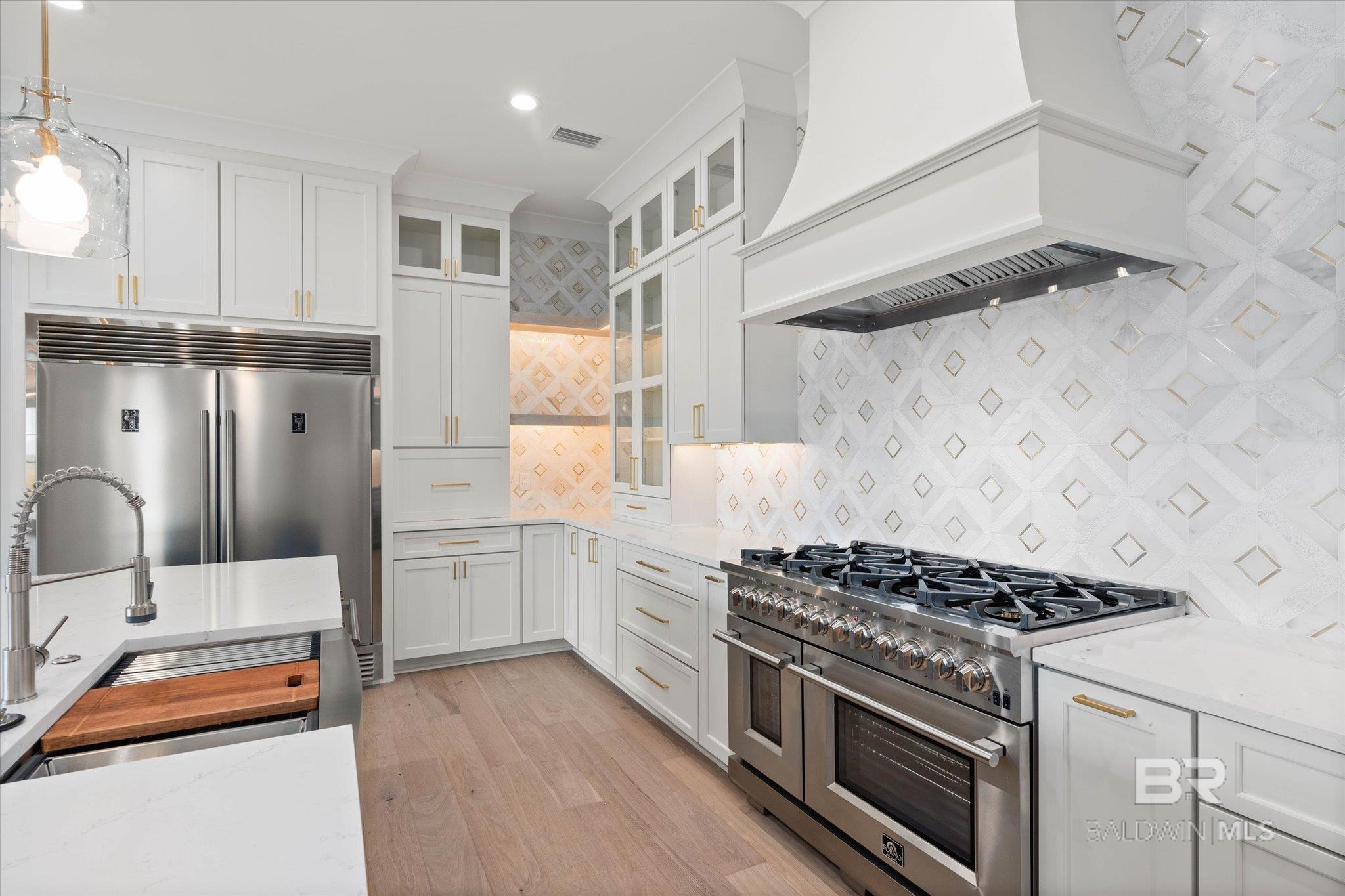 853 Inlet Circle