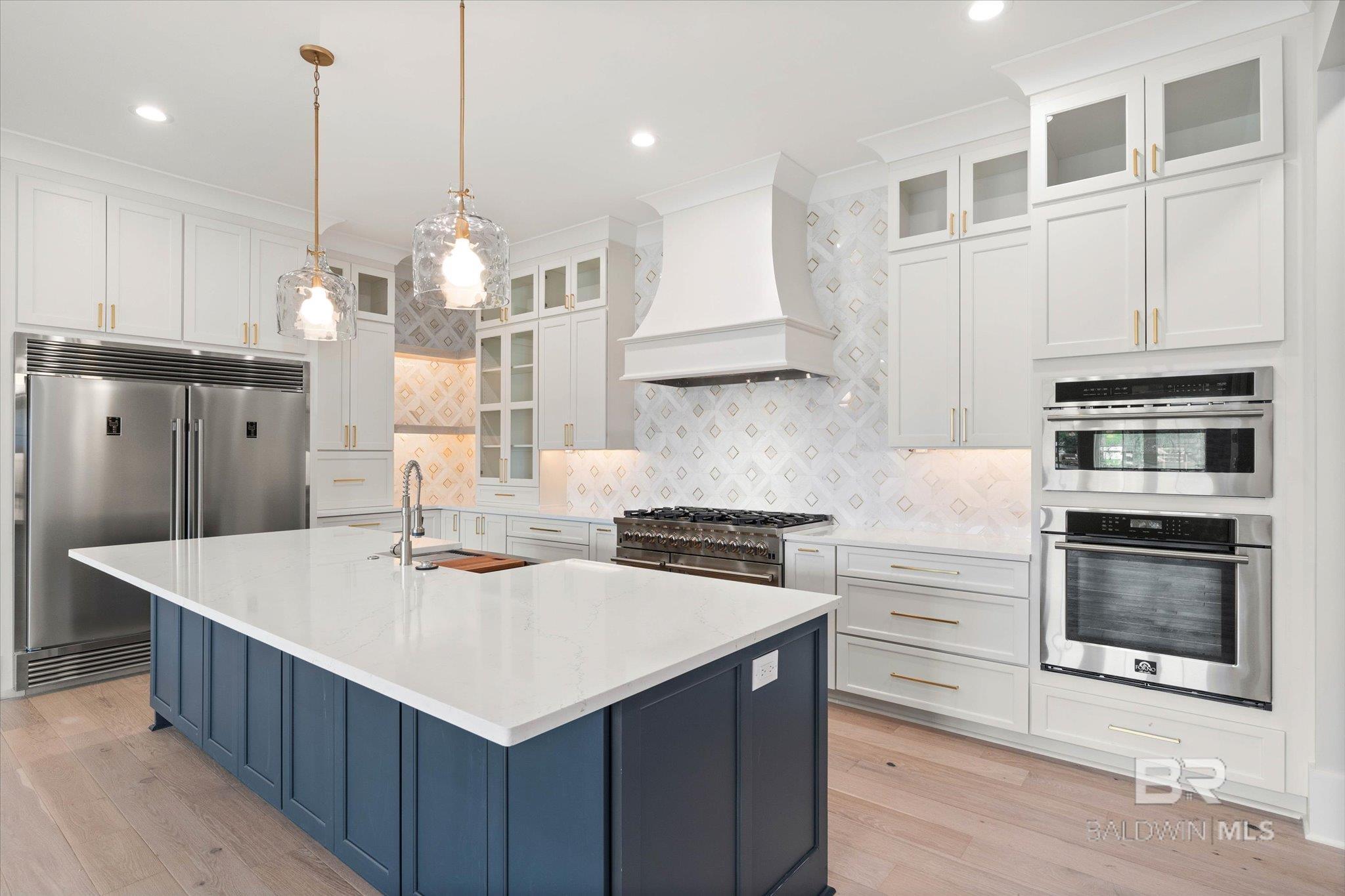 853 Inlet Circle