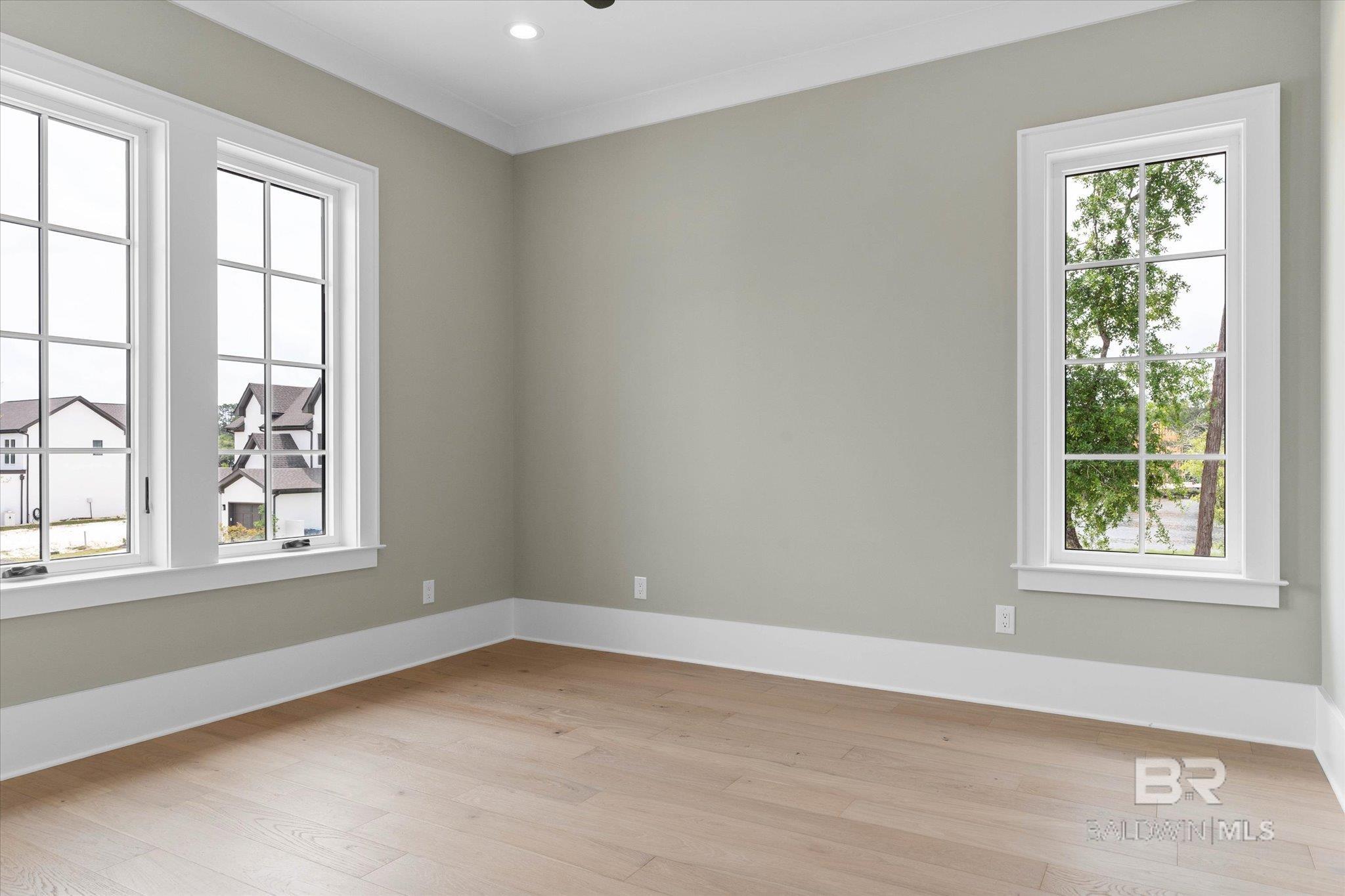 853 Inlet Circle
