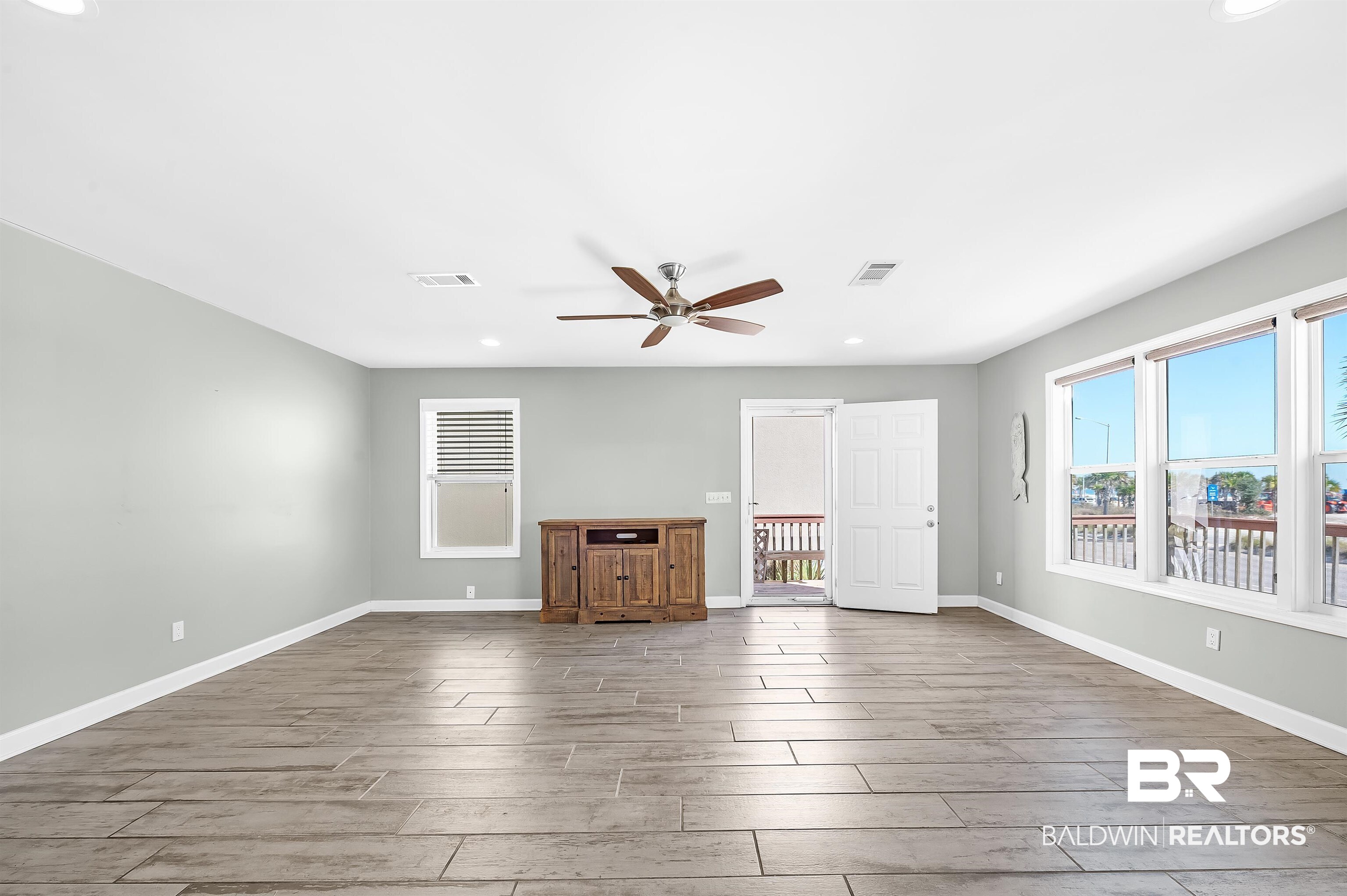328 W Beach Boulevard