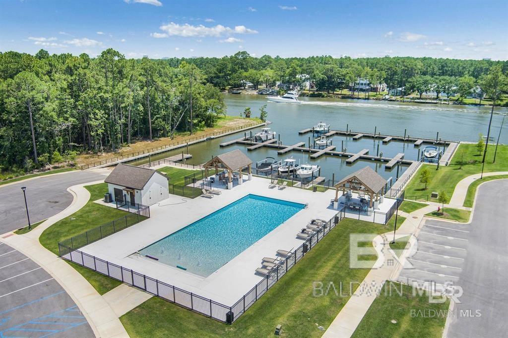 913 Inlet Circle