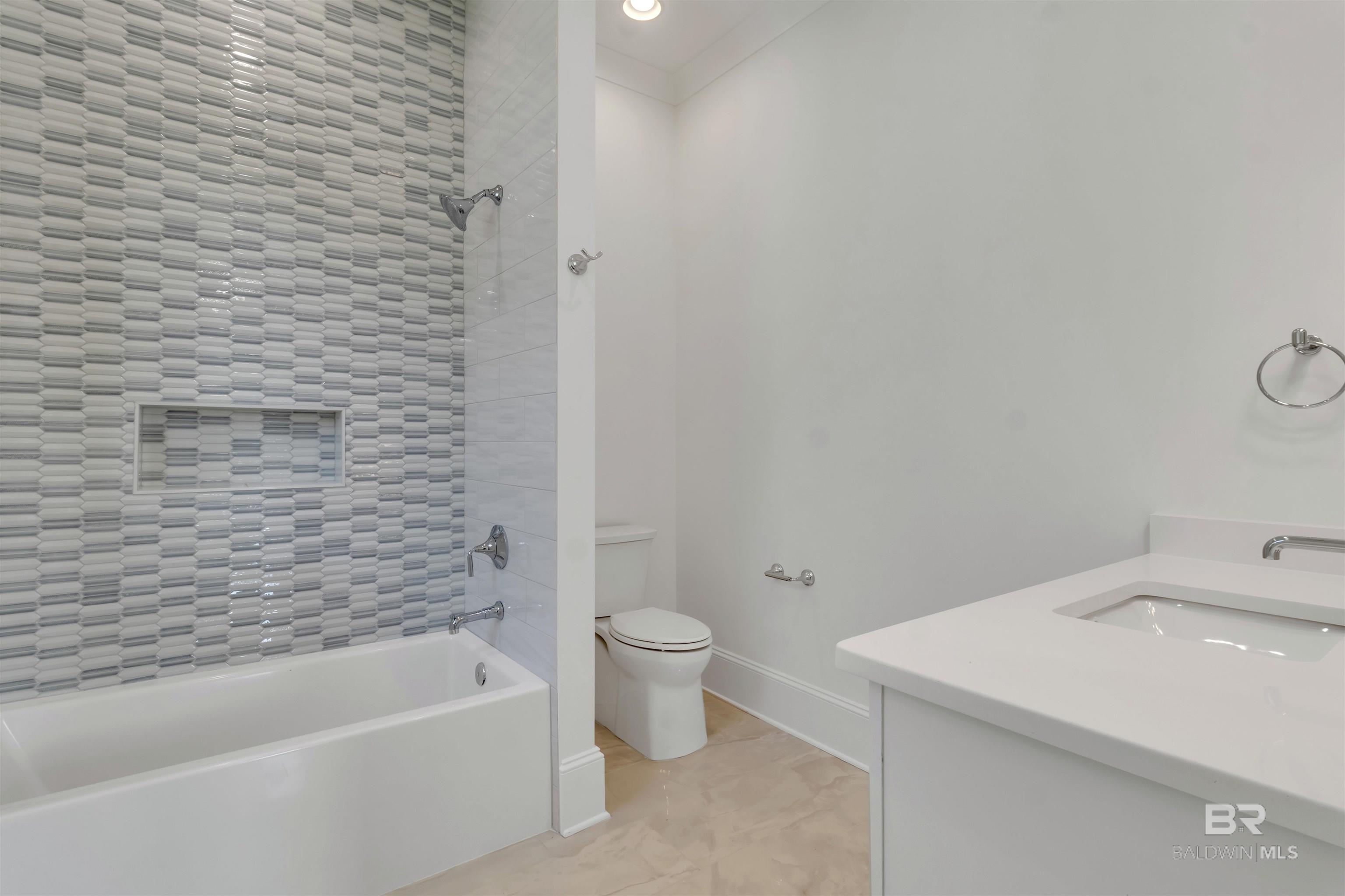 841 Inlet Circle