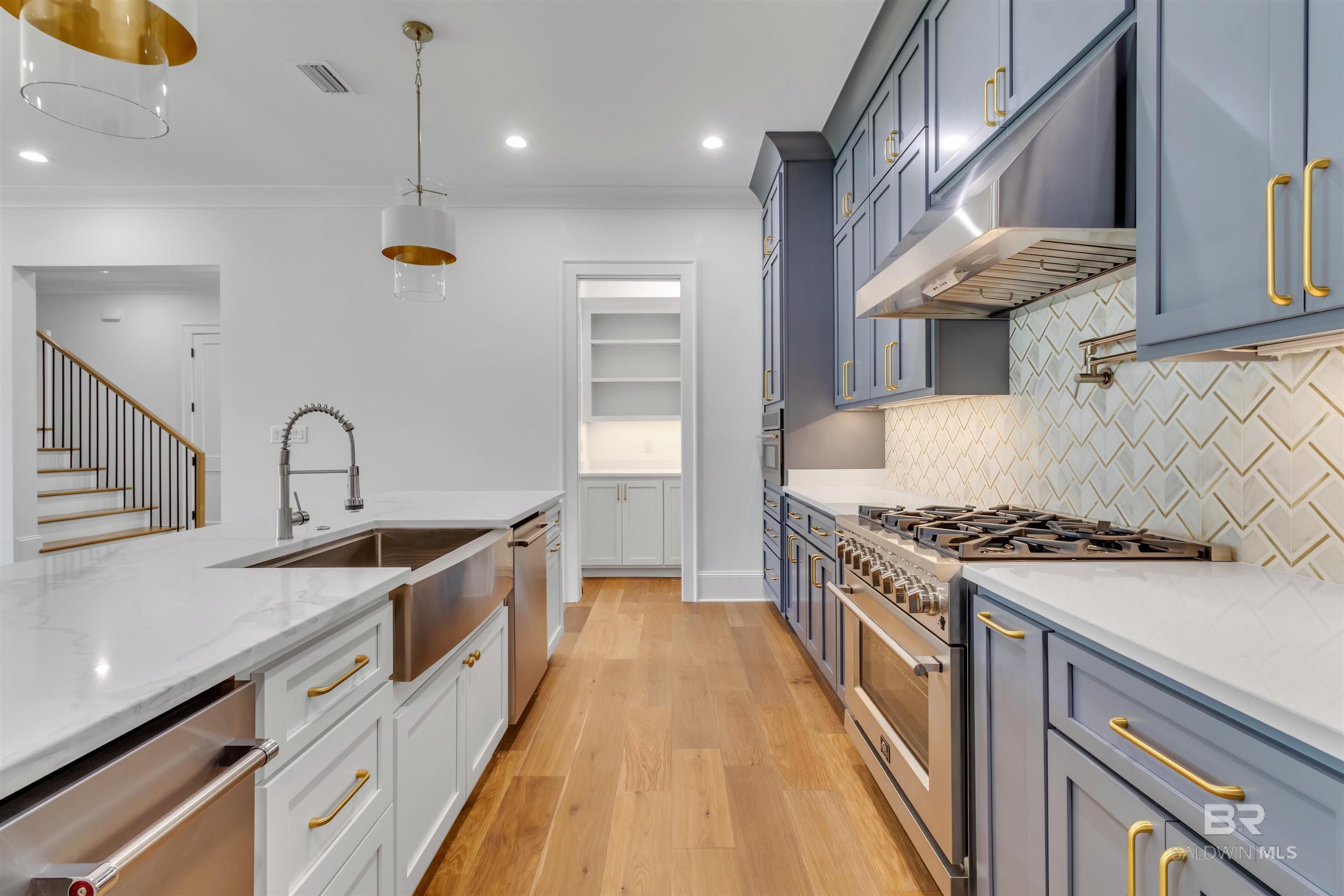 841 Inlet Circle