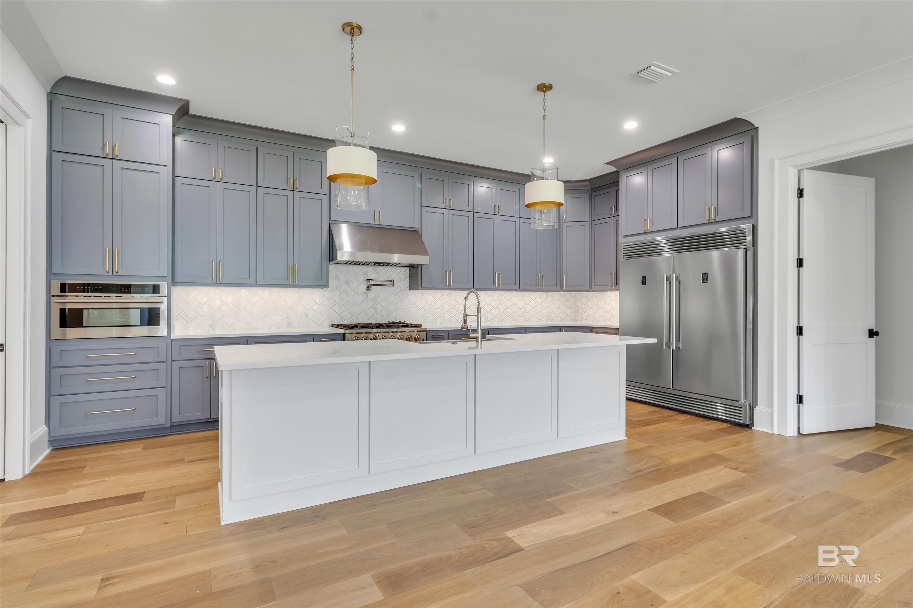 841 Inlet Circle
