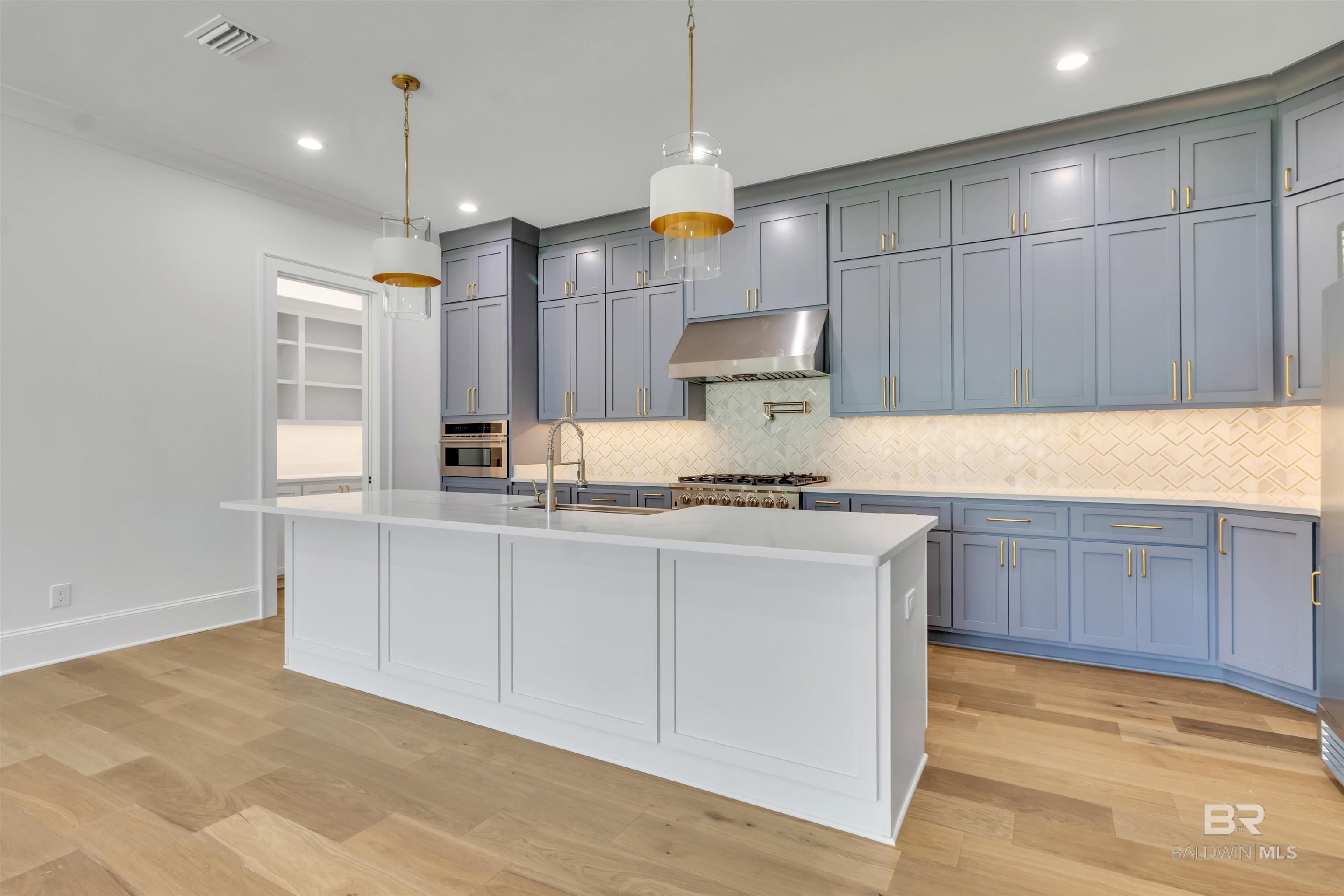 841 Inlet Circle