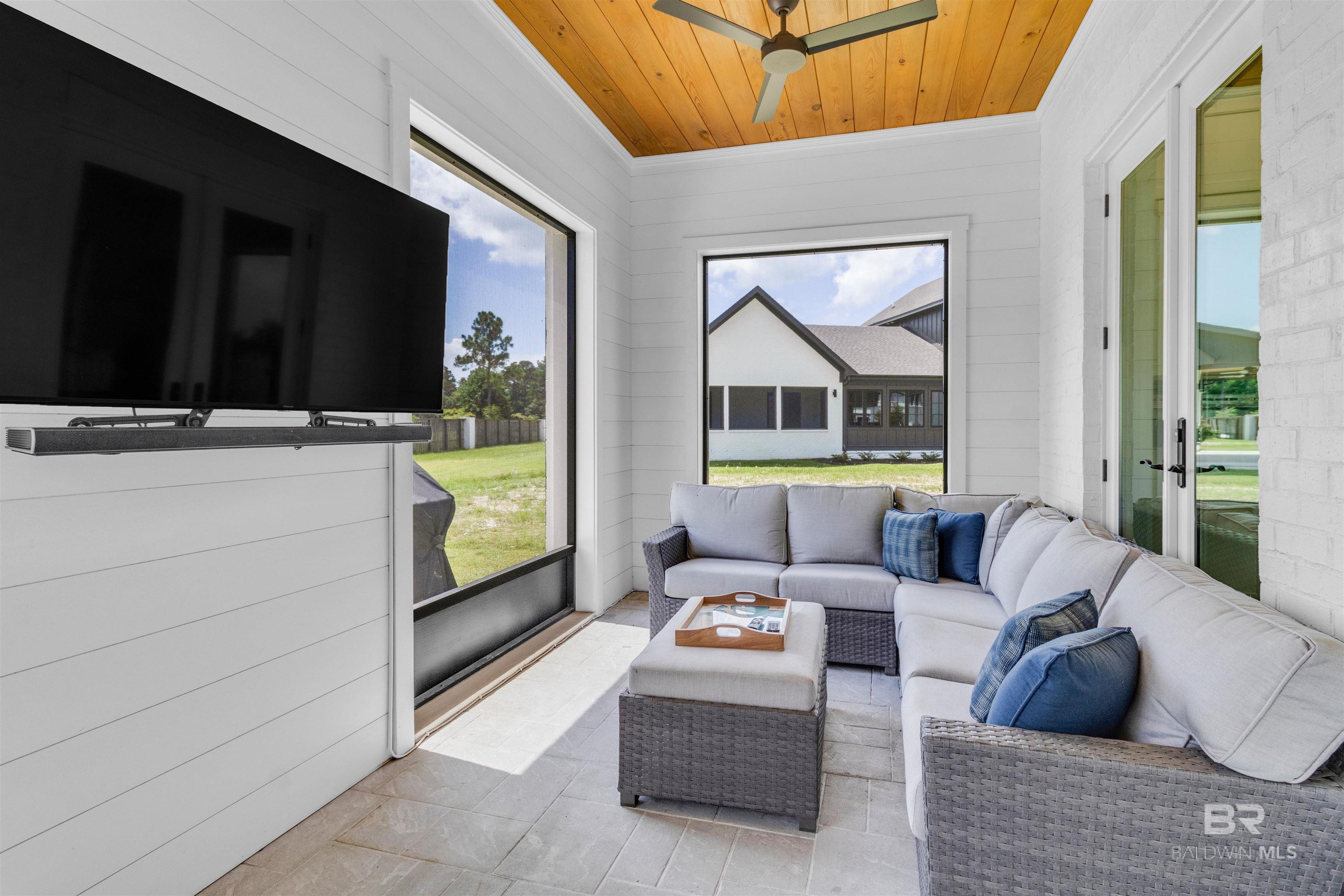 2820 Straits Boulevard