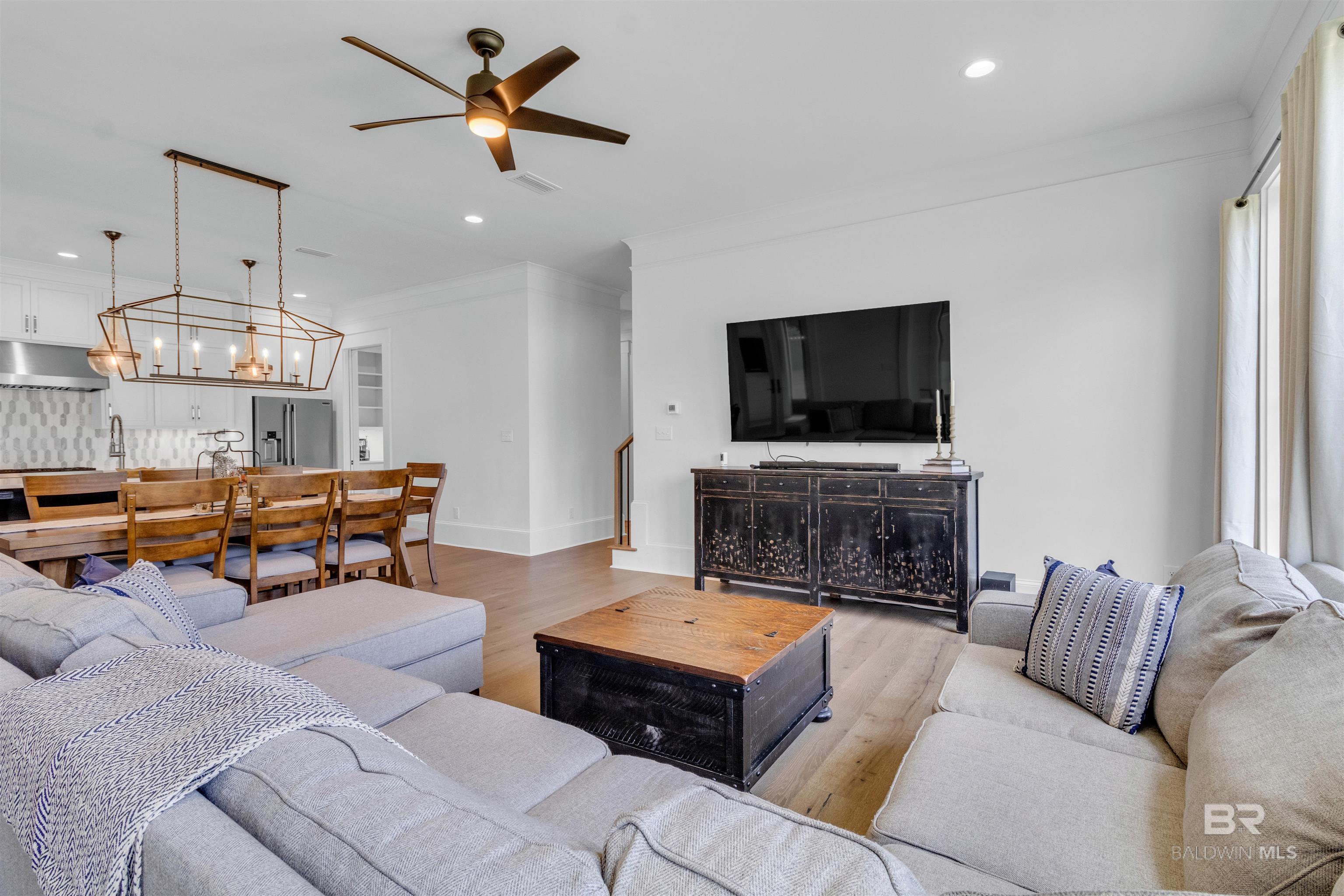 2820 Straits Boulevard