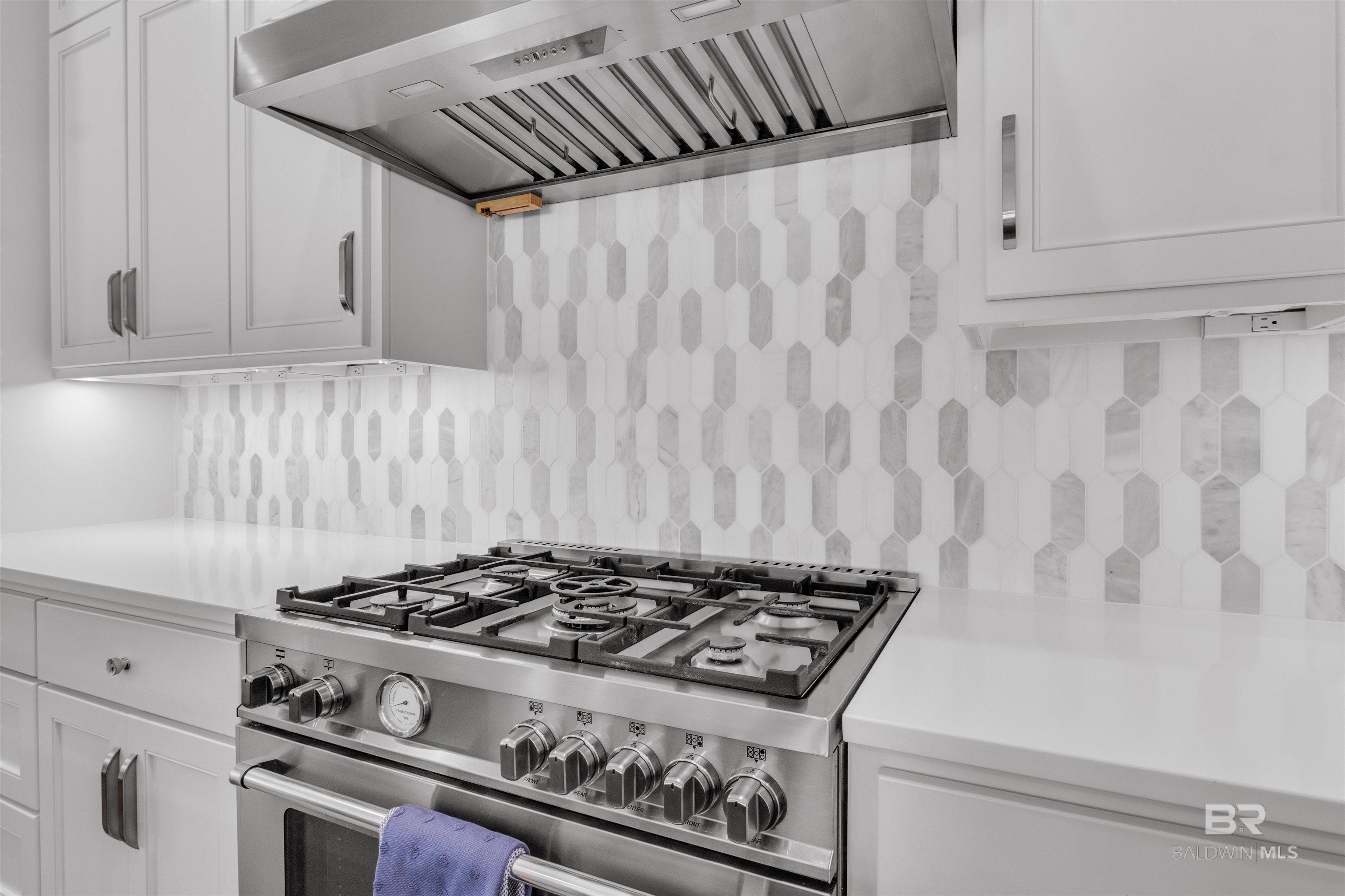 2820 Straits Boulevard