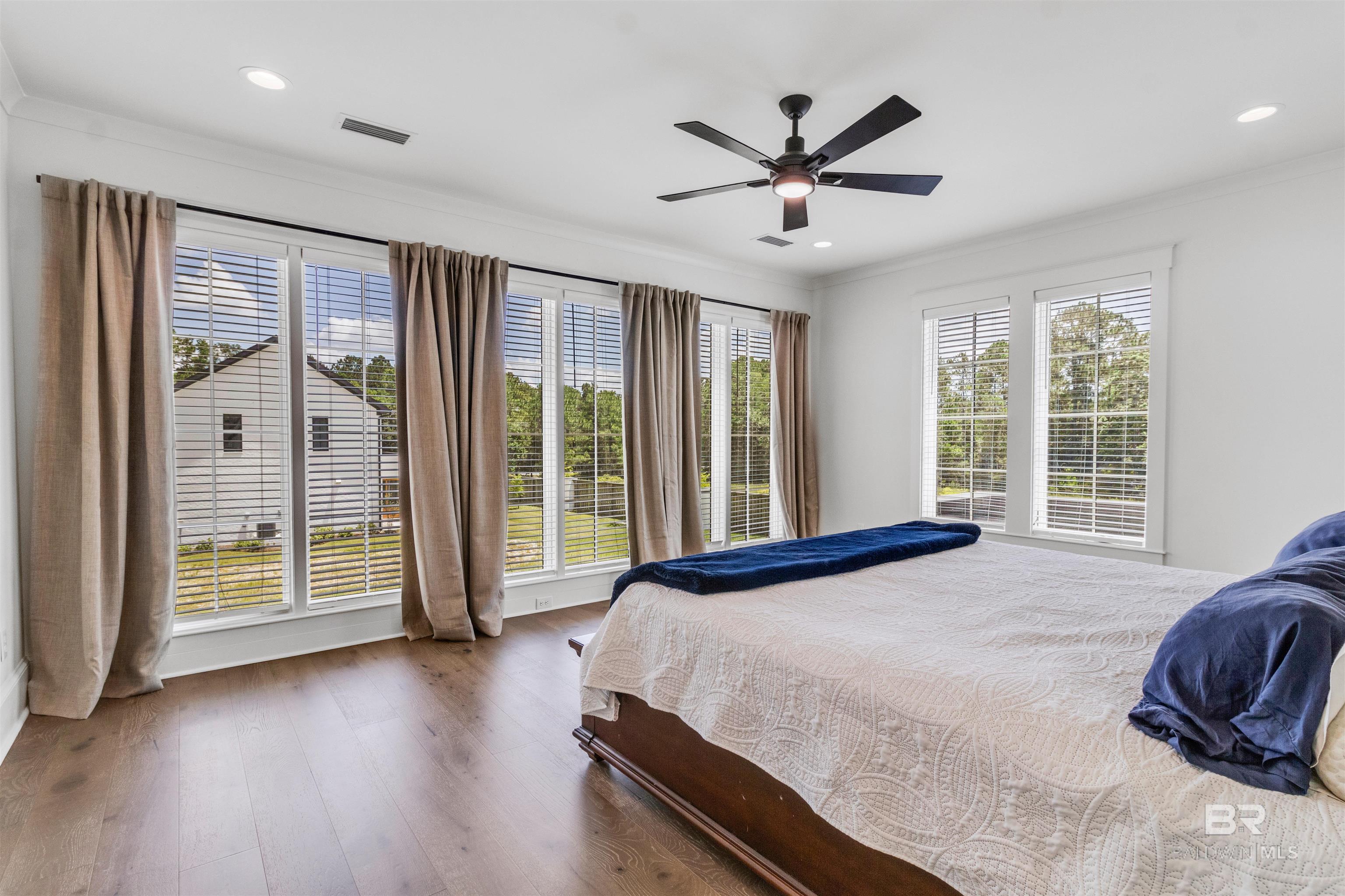 2820 Straits Boulevard