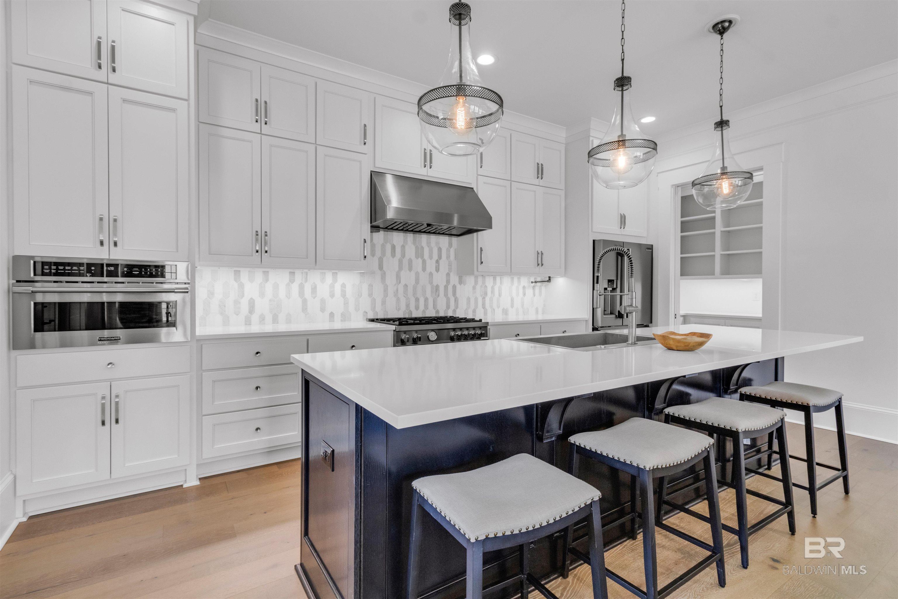 2820 Straits Boulevard