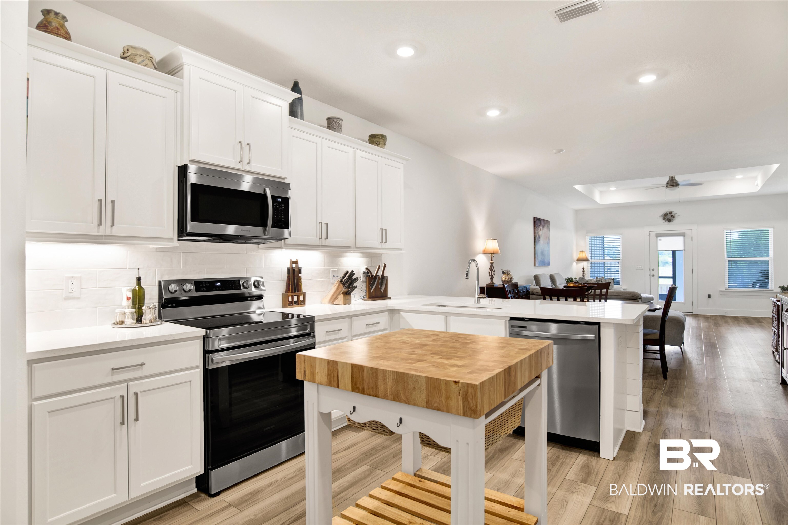 9894 Weller Cove
