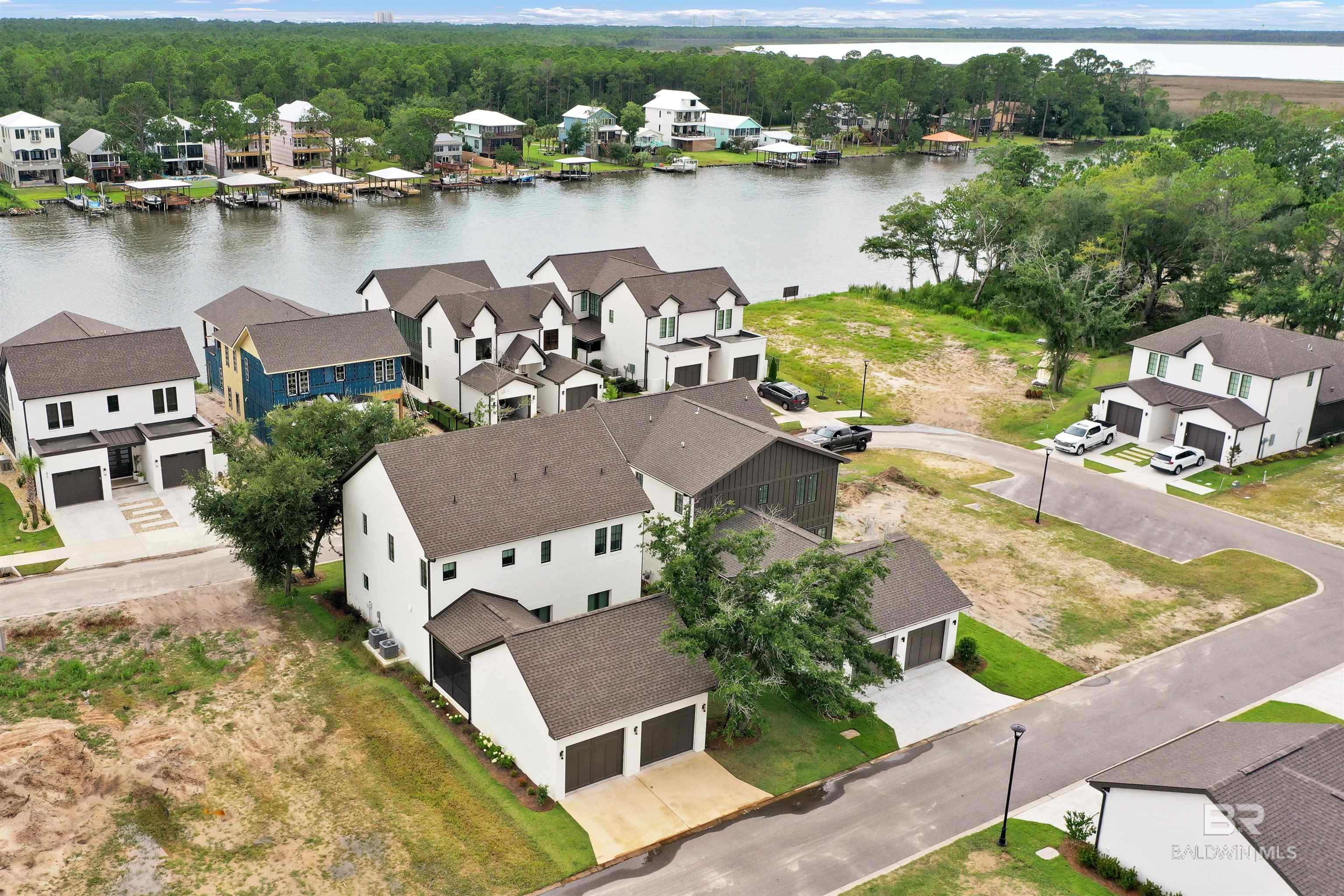 868 Inlet Circle
