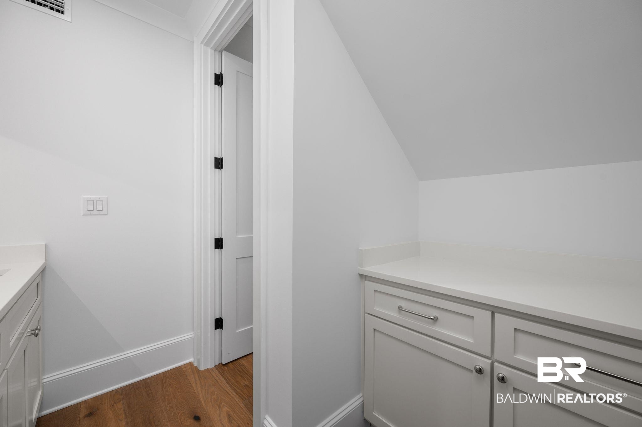 841 Inlet Circle
