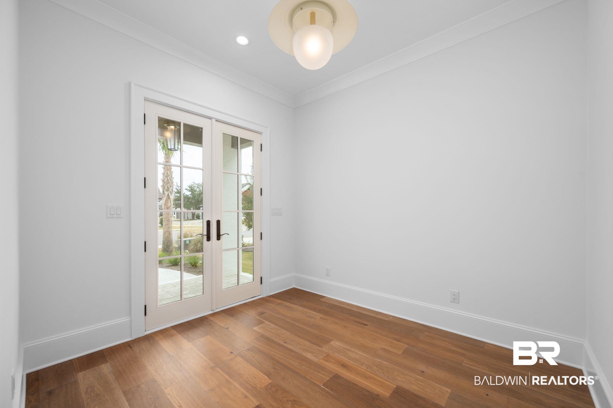 841 Inlet Circle