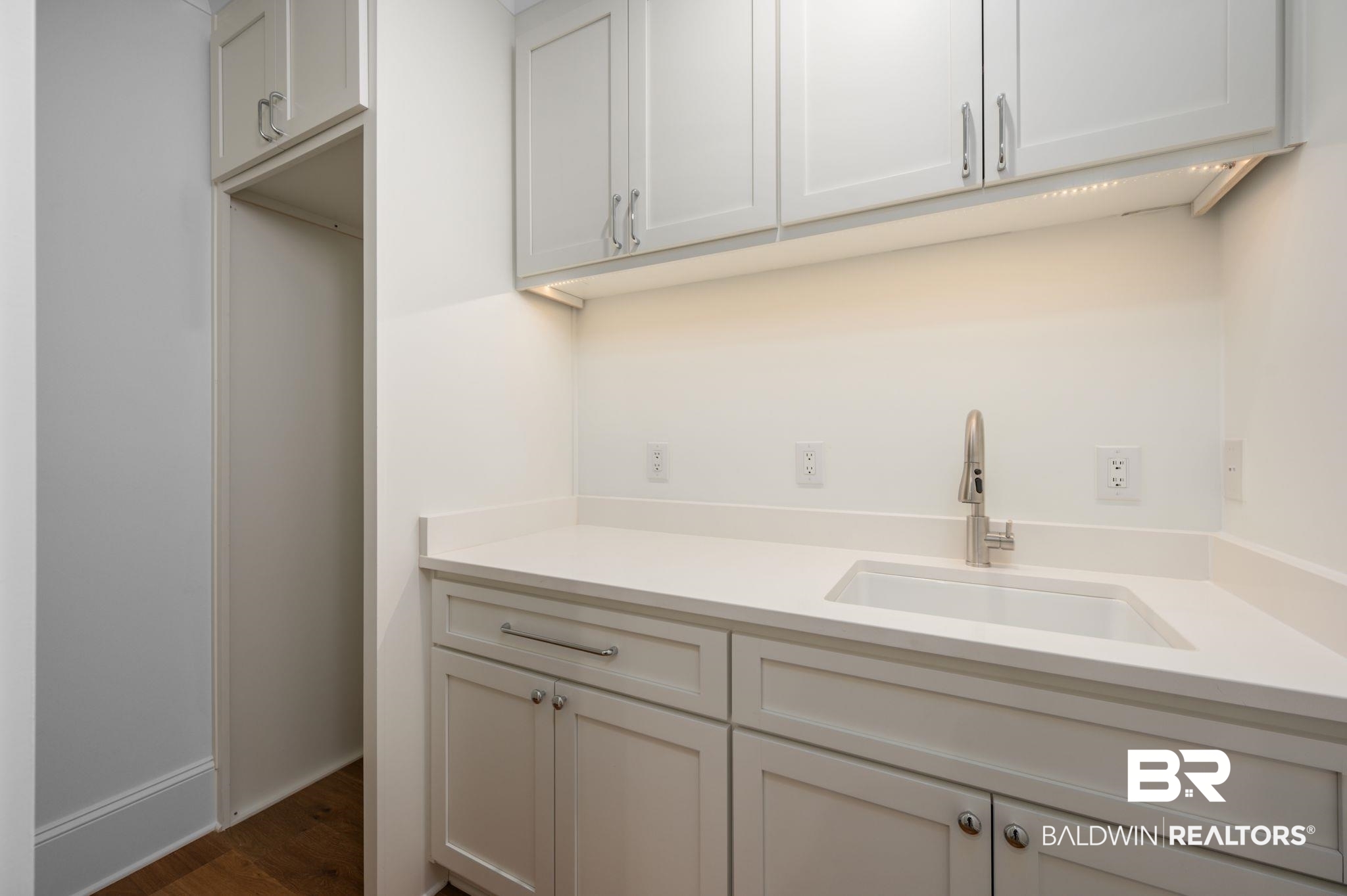 841 Inlet Circle
