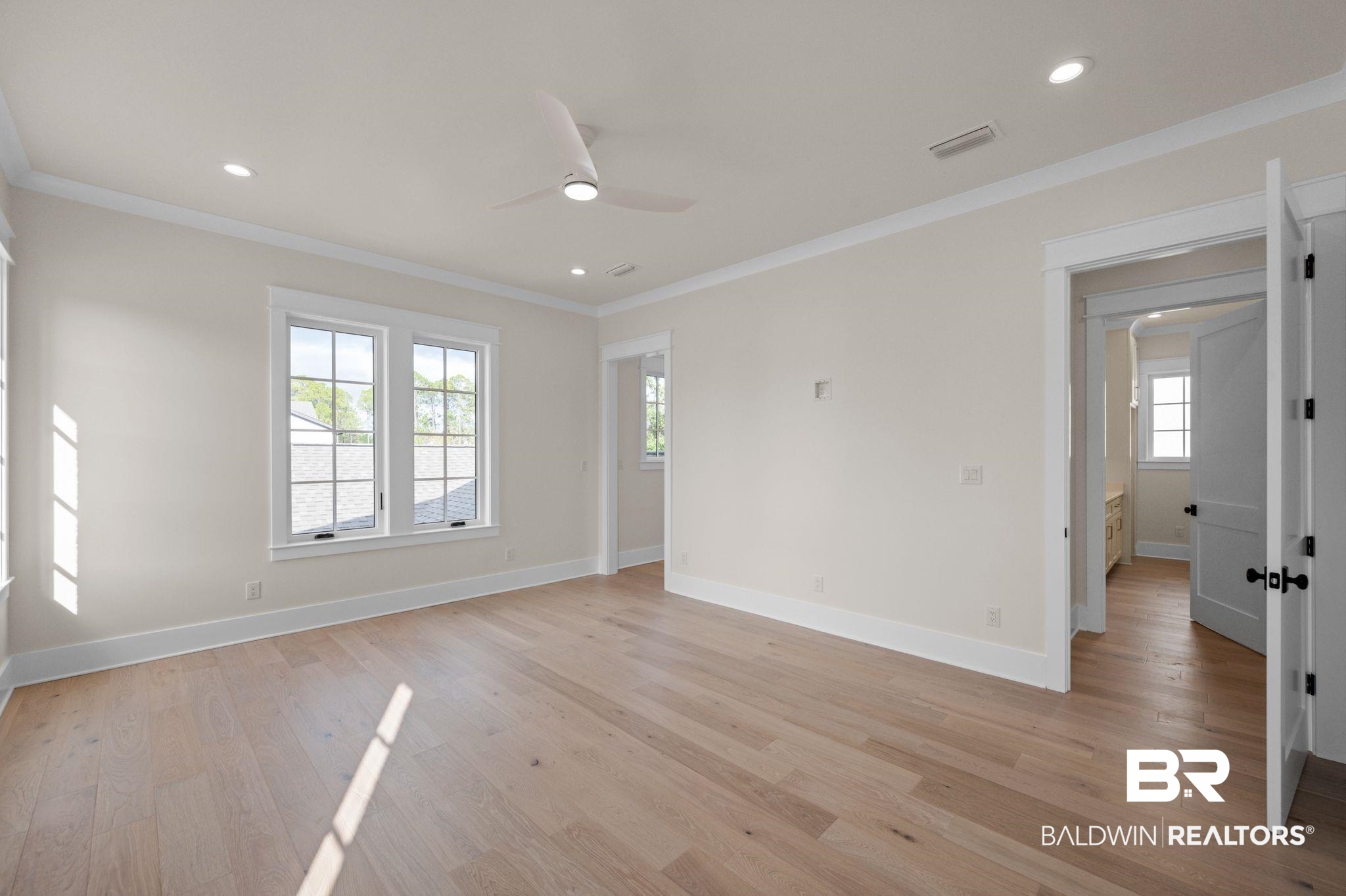 864 Inlet Circle
