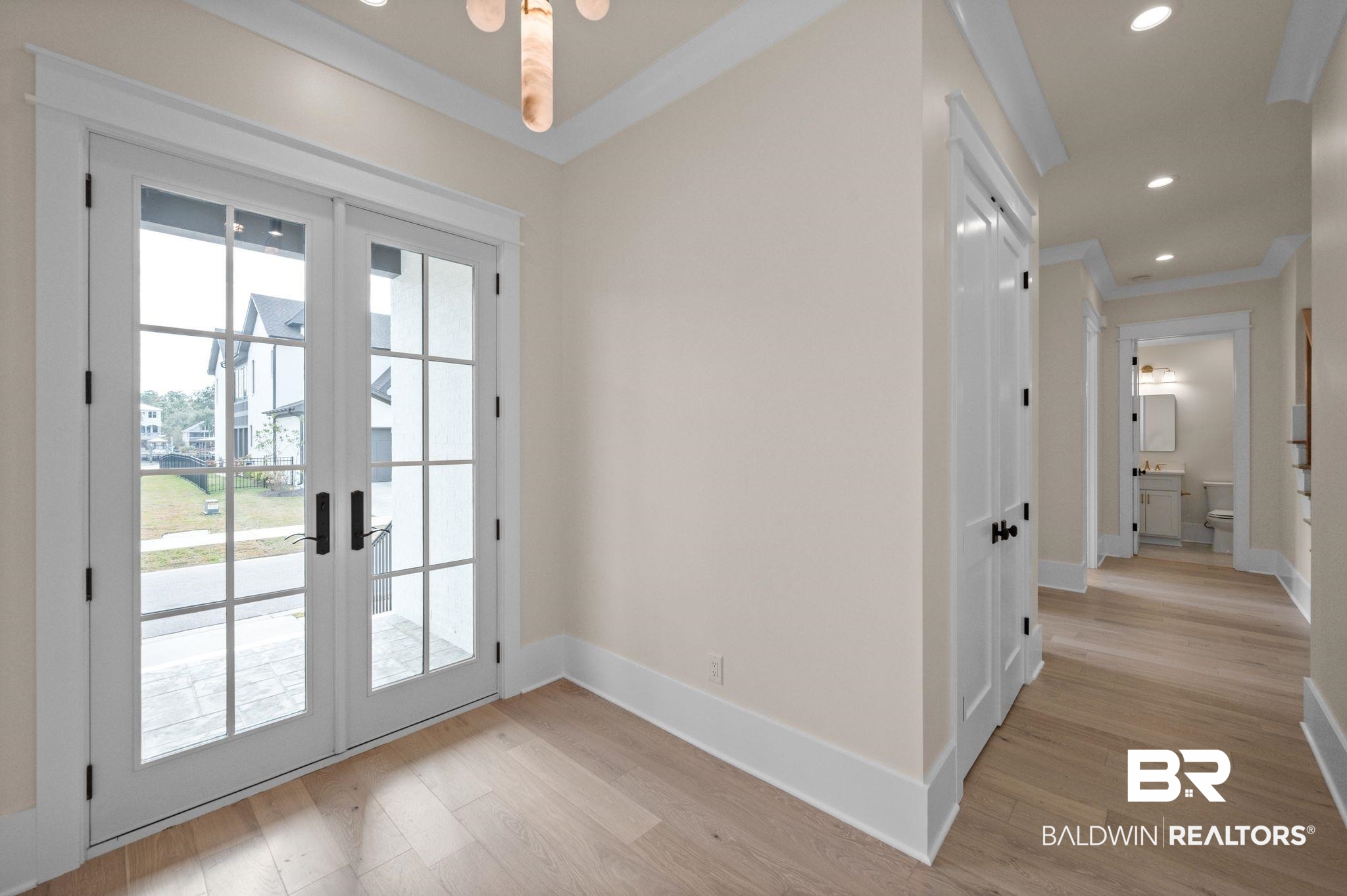 864 Inlet Circle