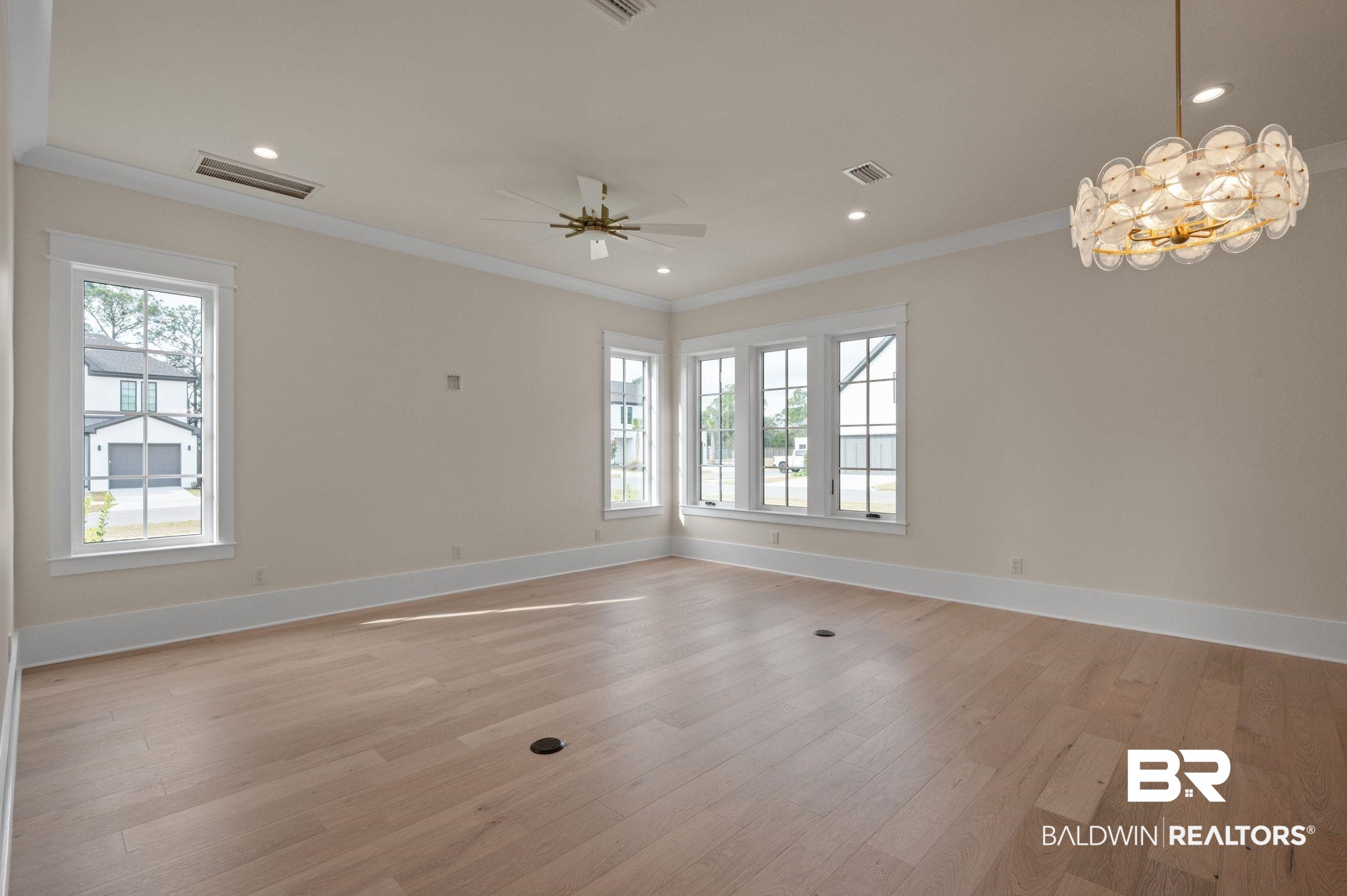 864 Inlet Circle