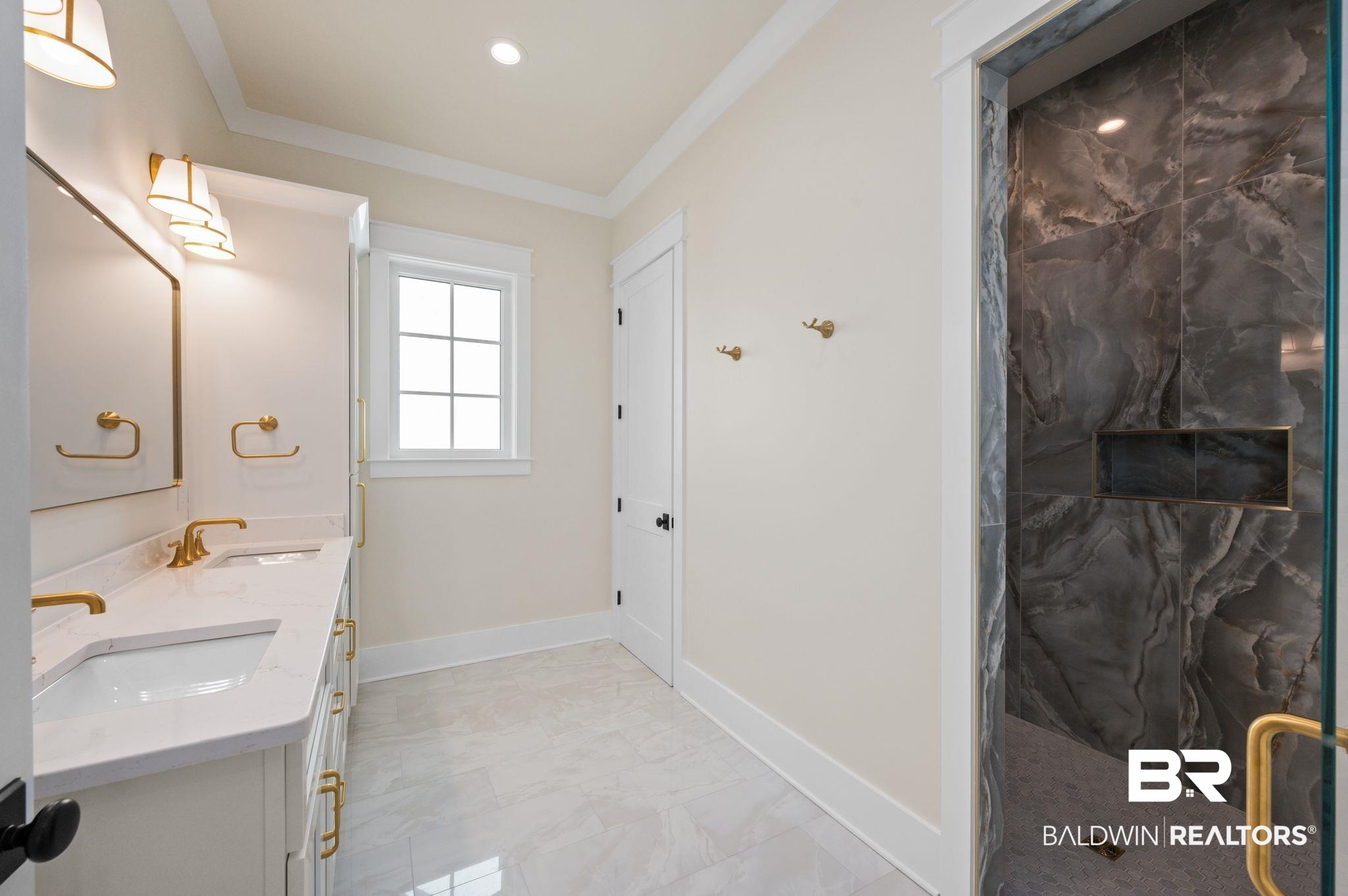 864 Inlet Circle