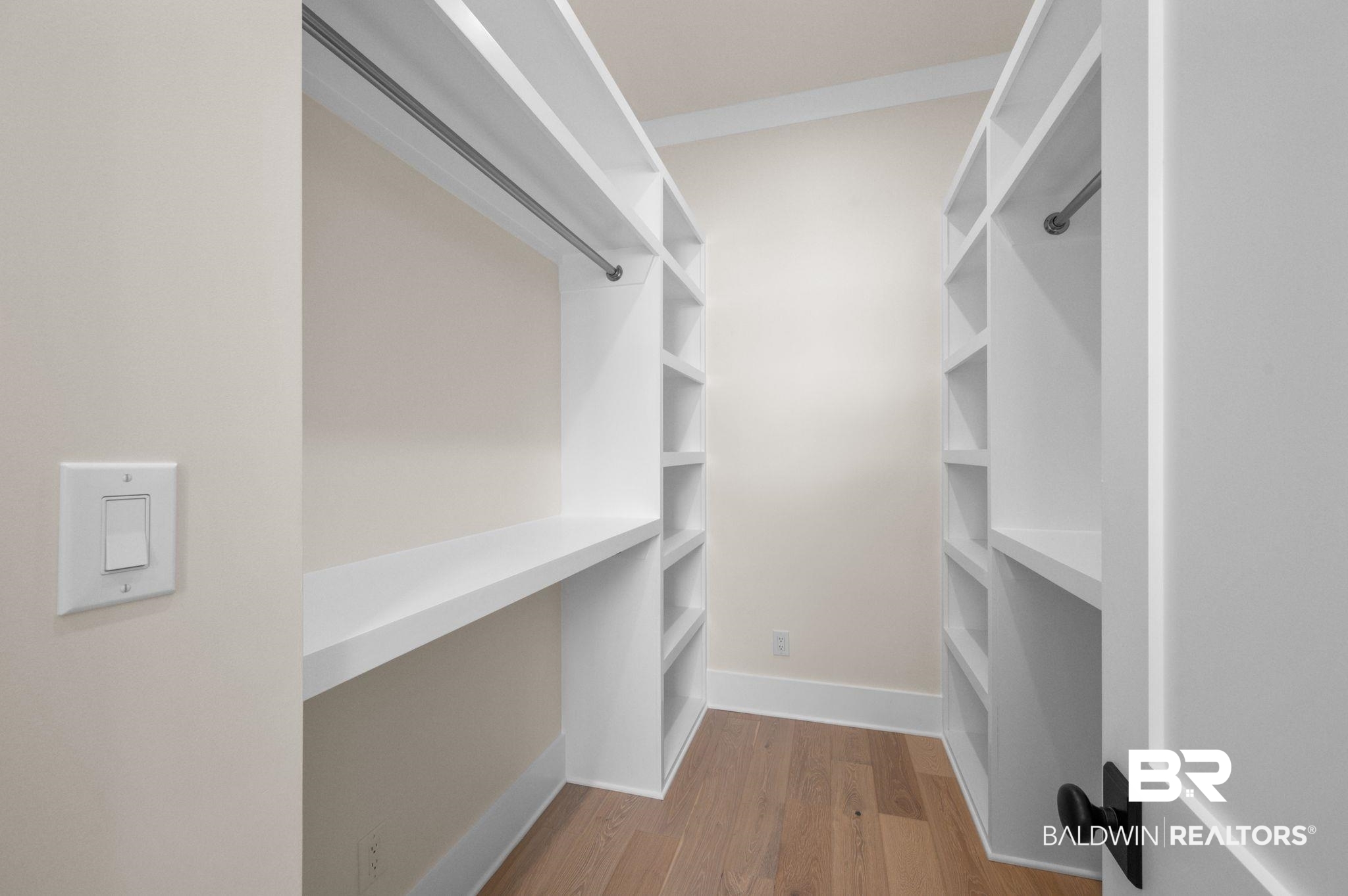 864 Inlet Circle