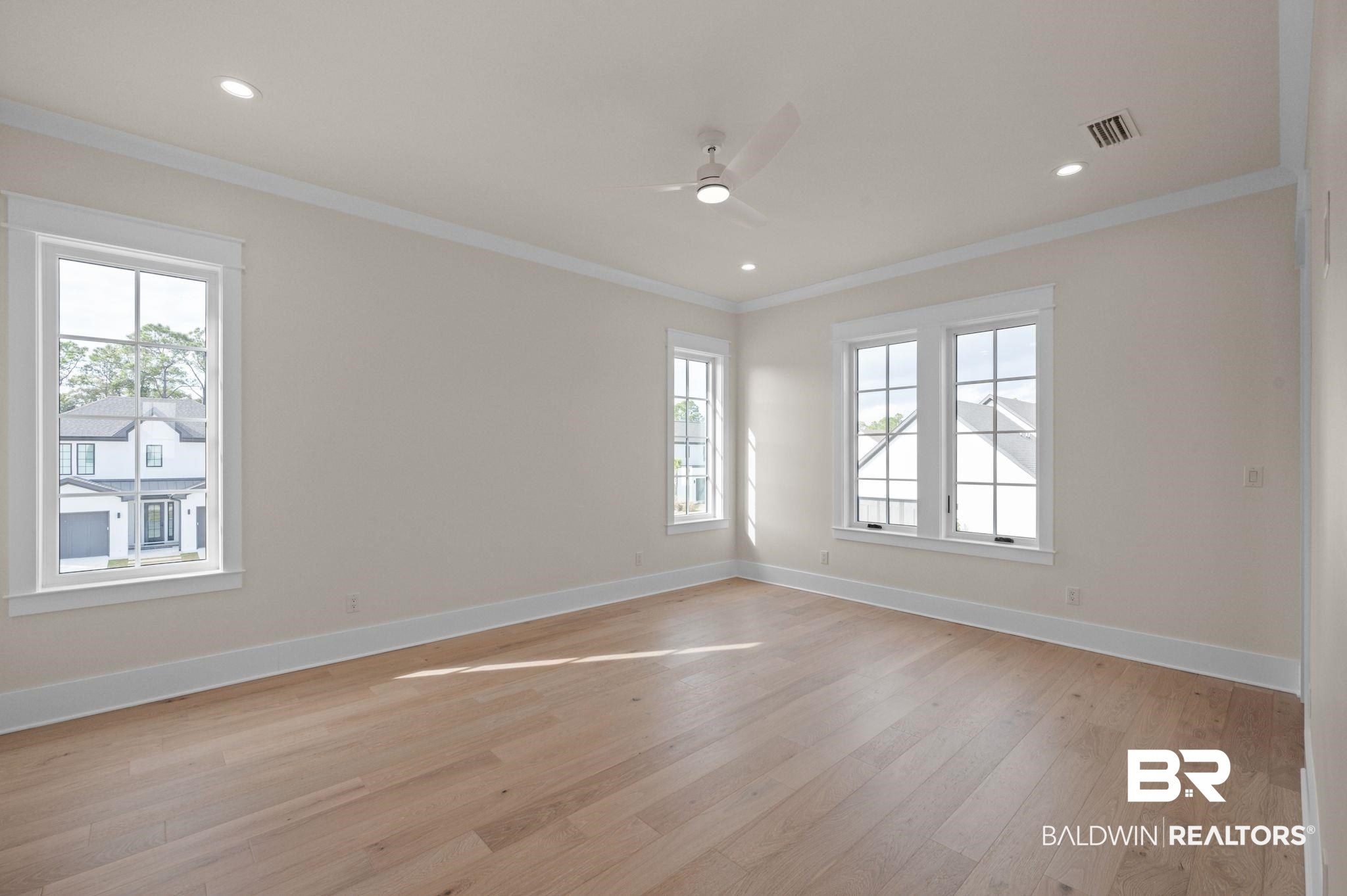 864 Inlet Circle