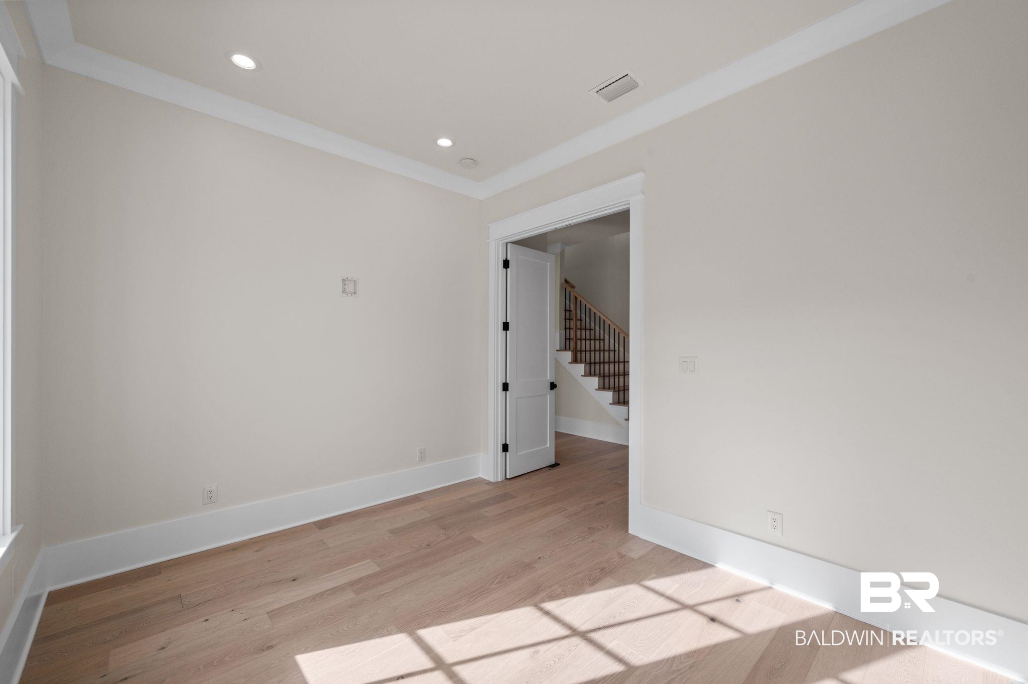 864 Inlet Circle