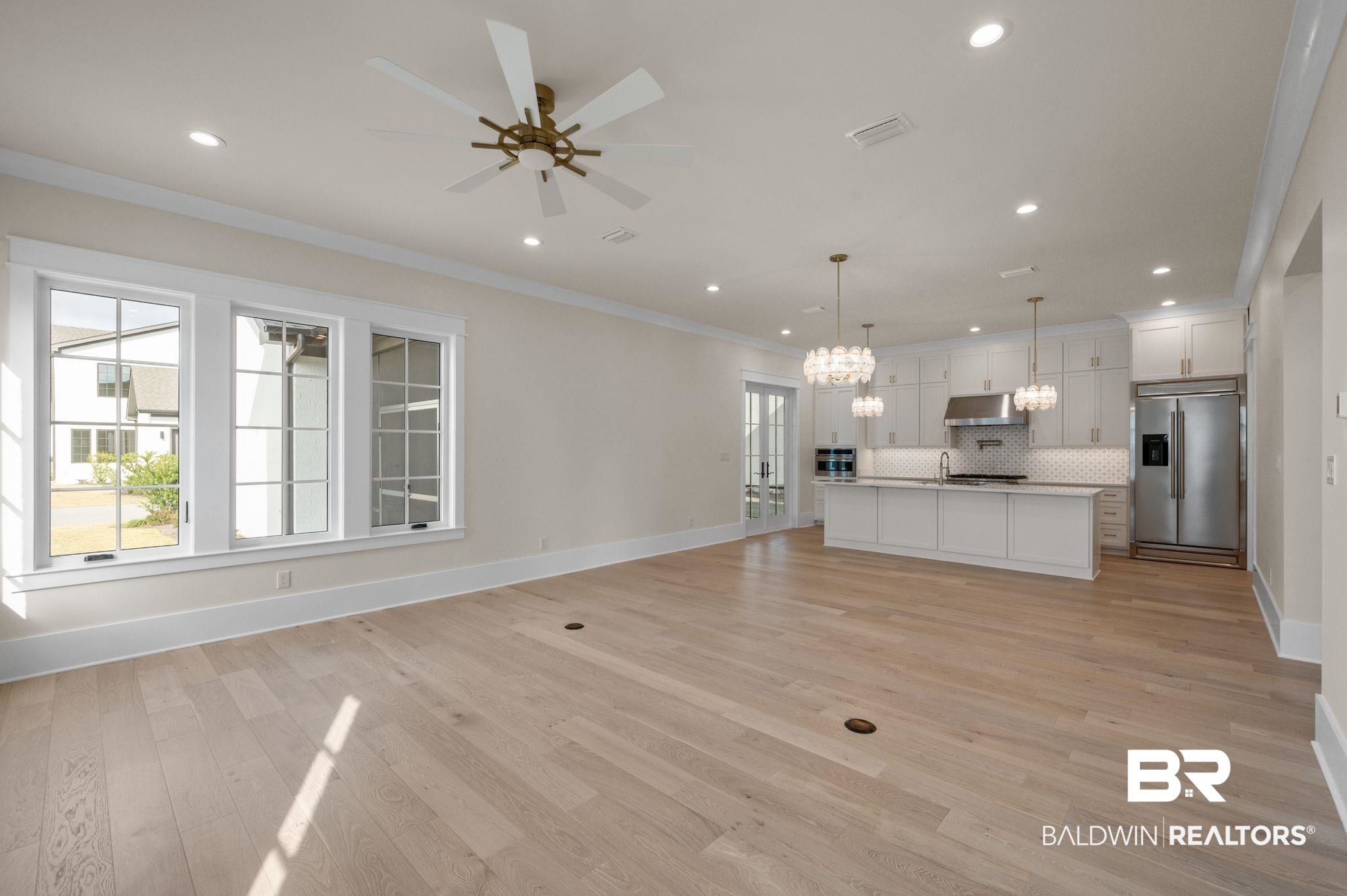 864 Inlet Circle