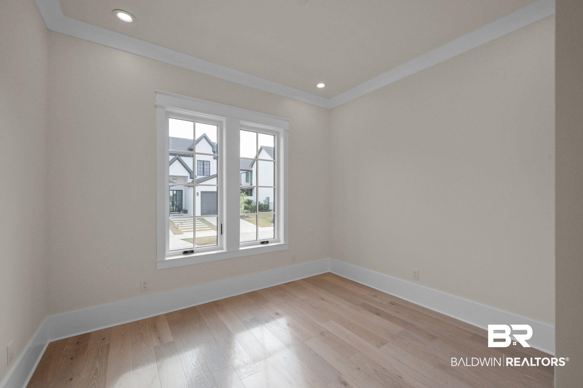 864 Inlet Circle