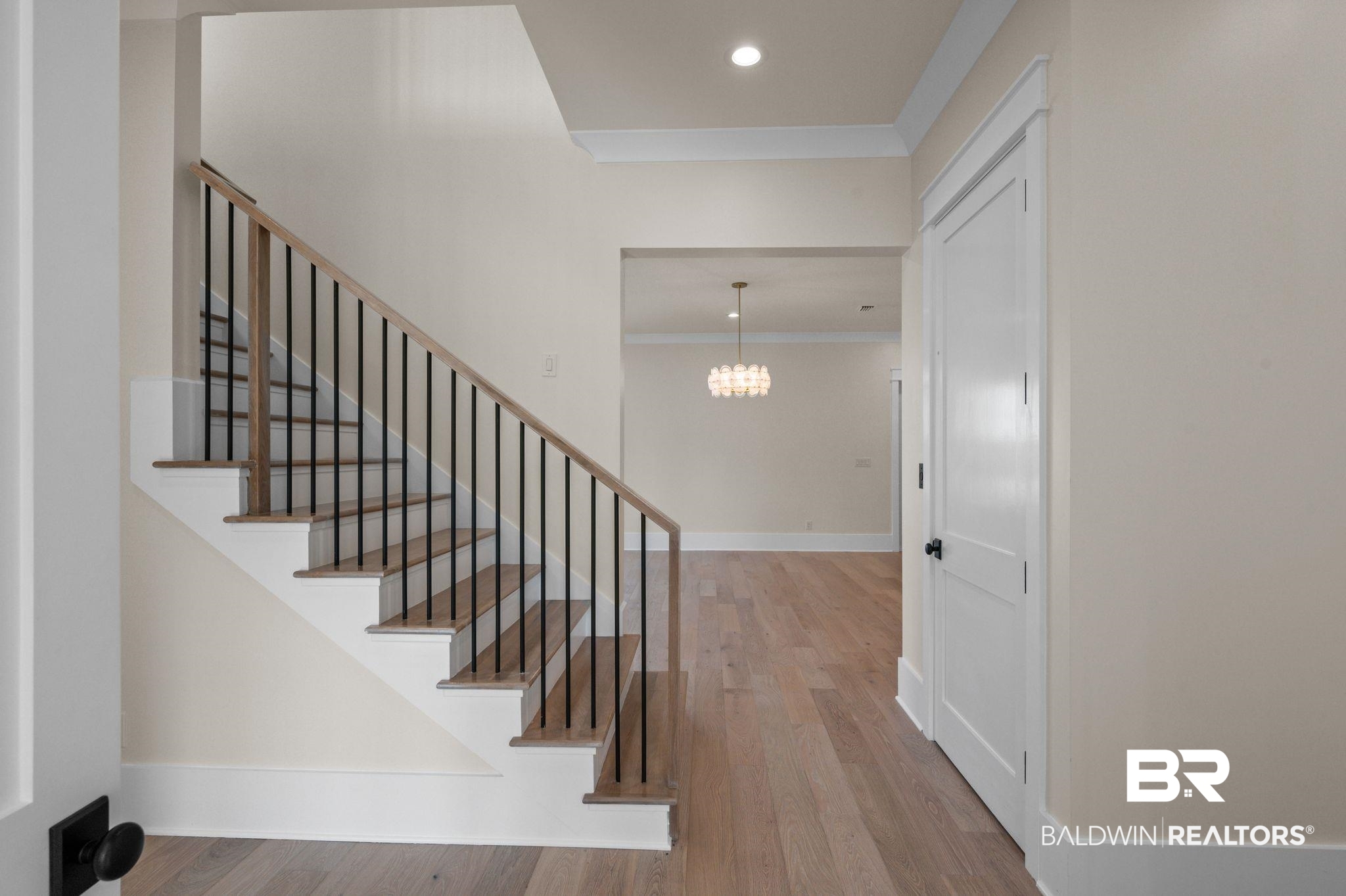 864 Inlet Circle