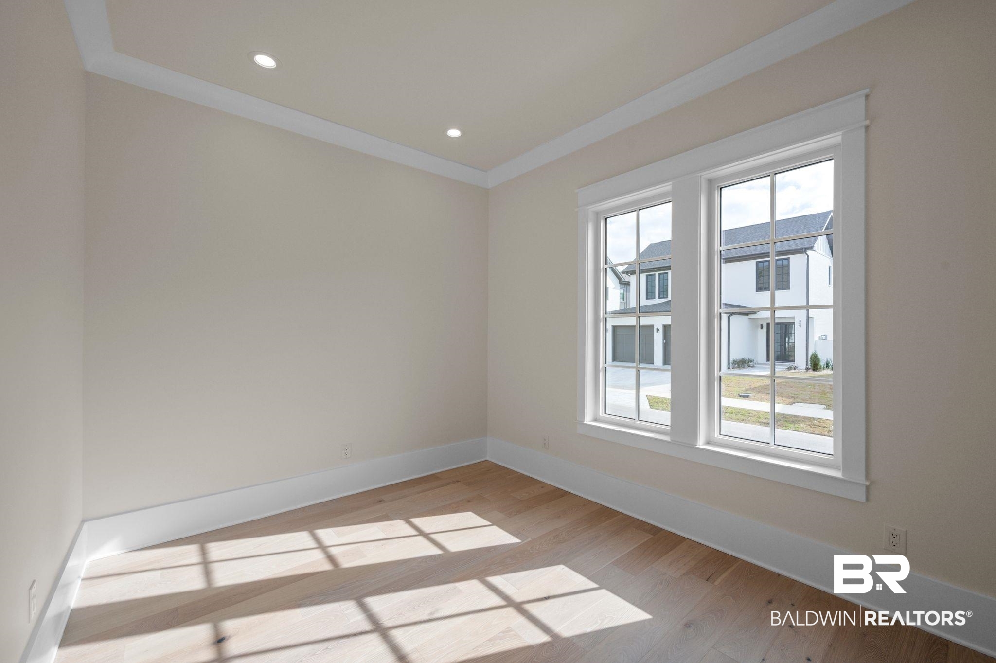 864 Inlet Circle