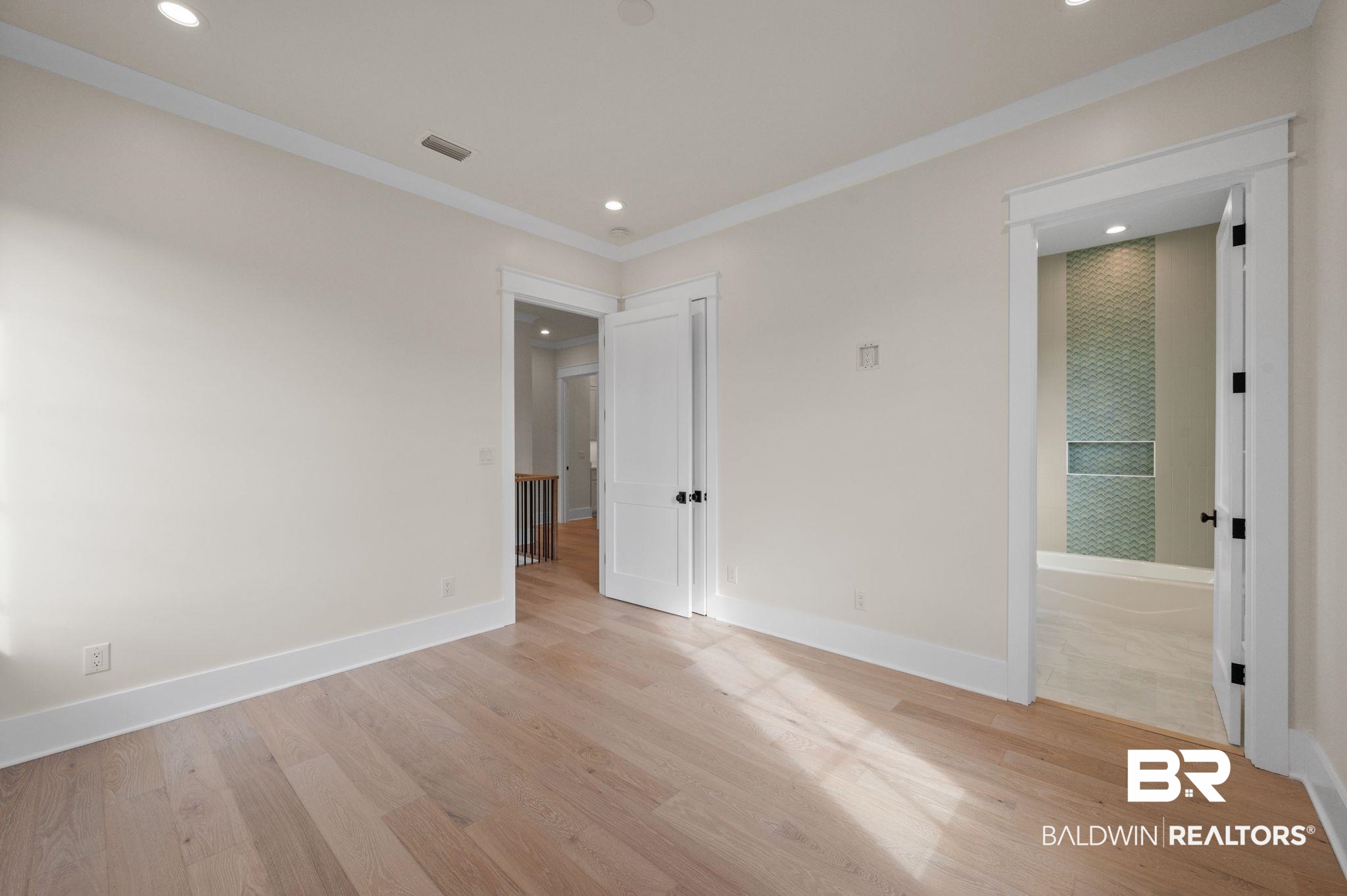 864 Inlet Circle