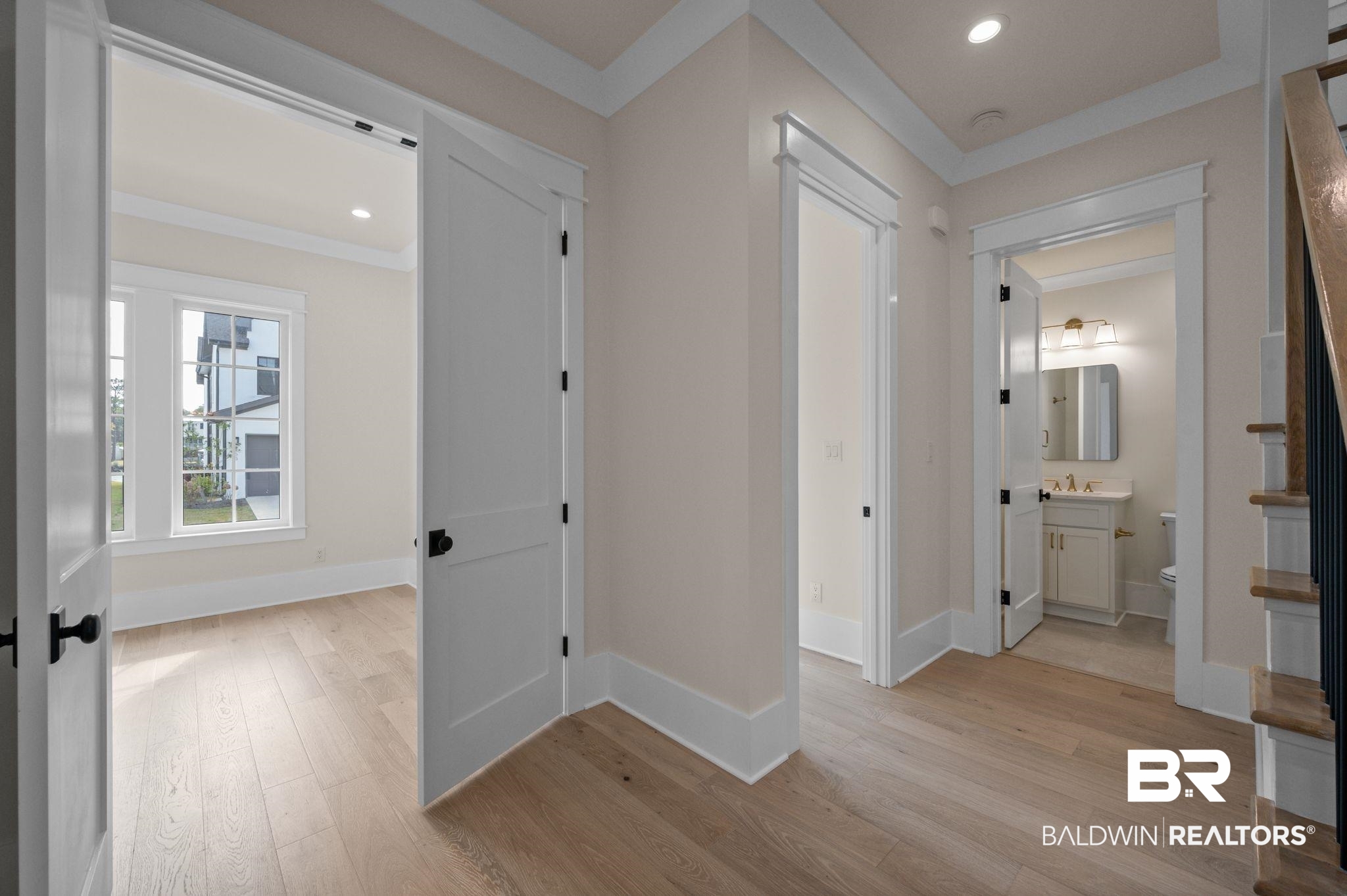 864 Inlet Circle
