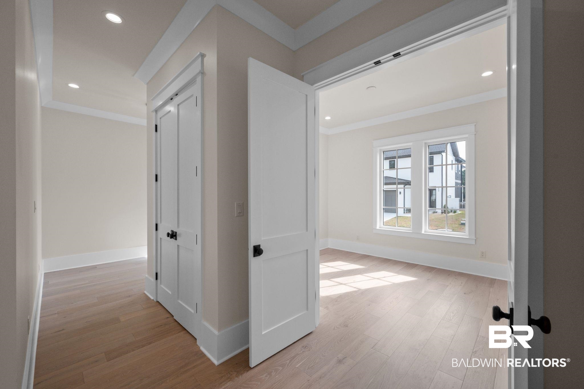 864 Inlet Circle