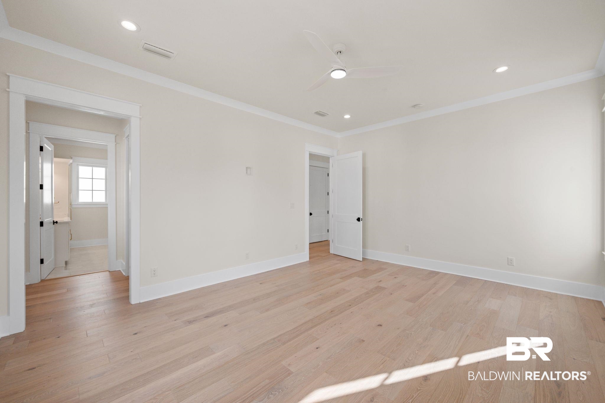 864 Inlet Circle