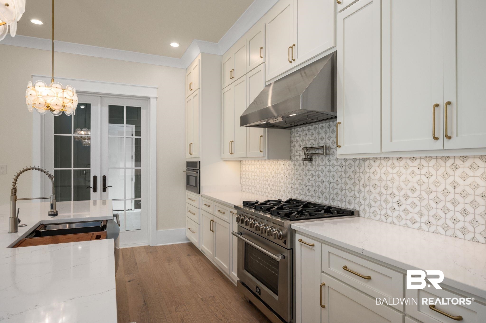 864 Inlet Circle