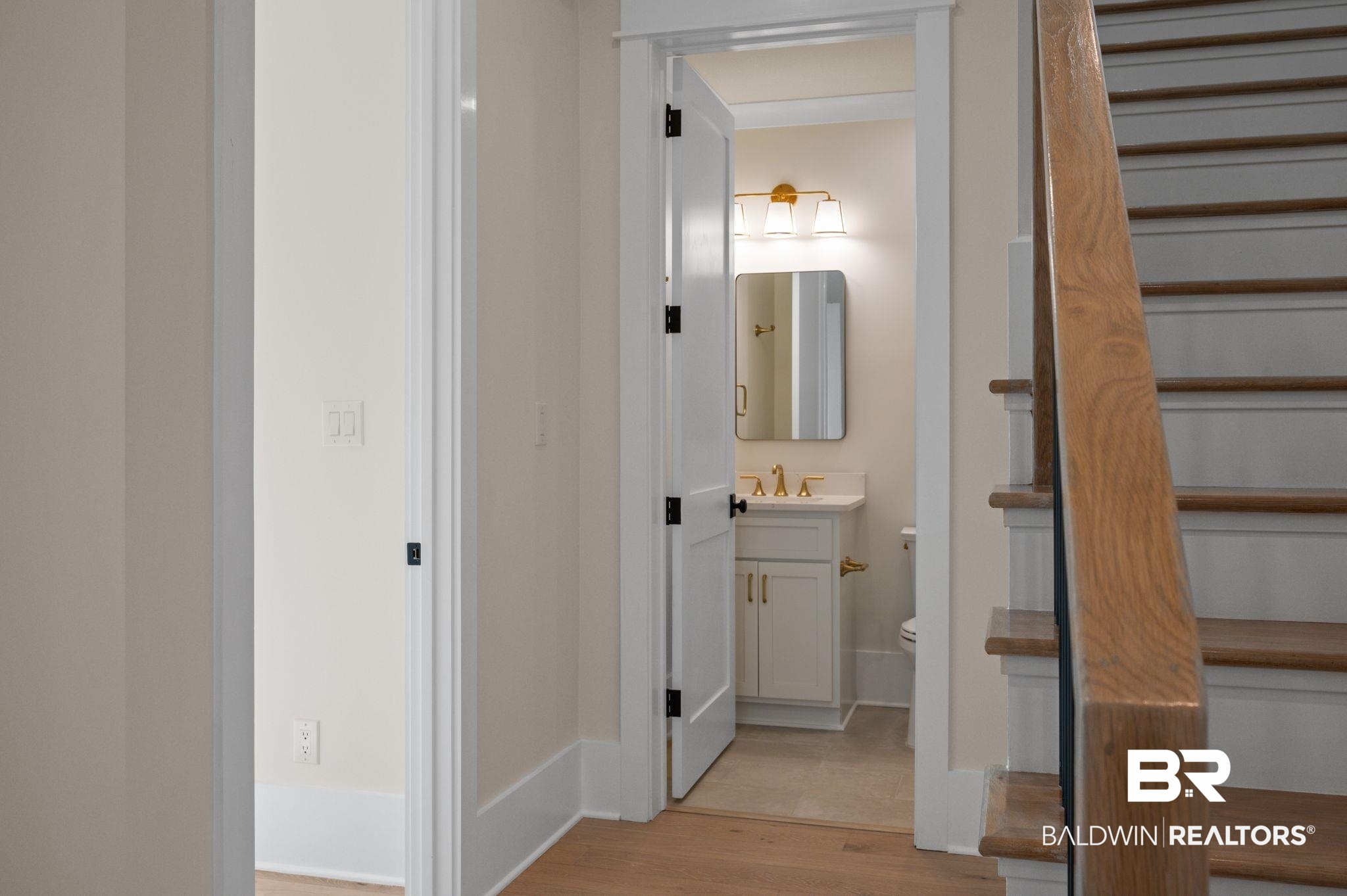 864 Inlet Circle
