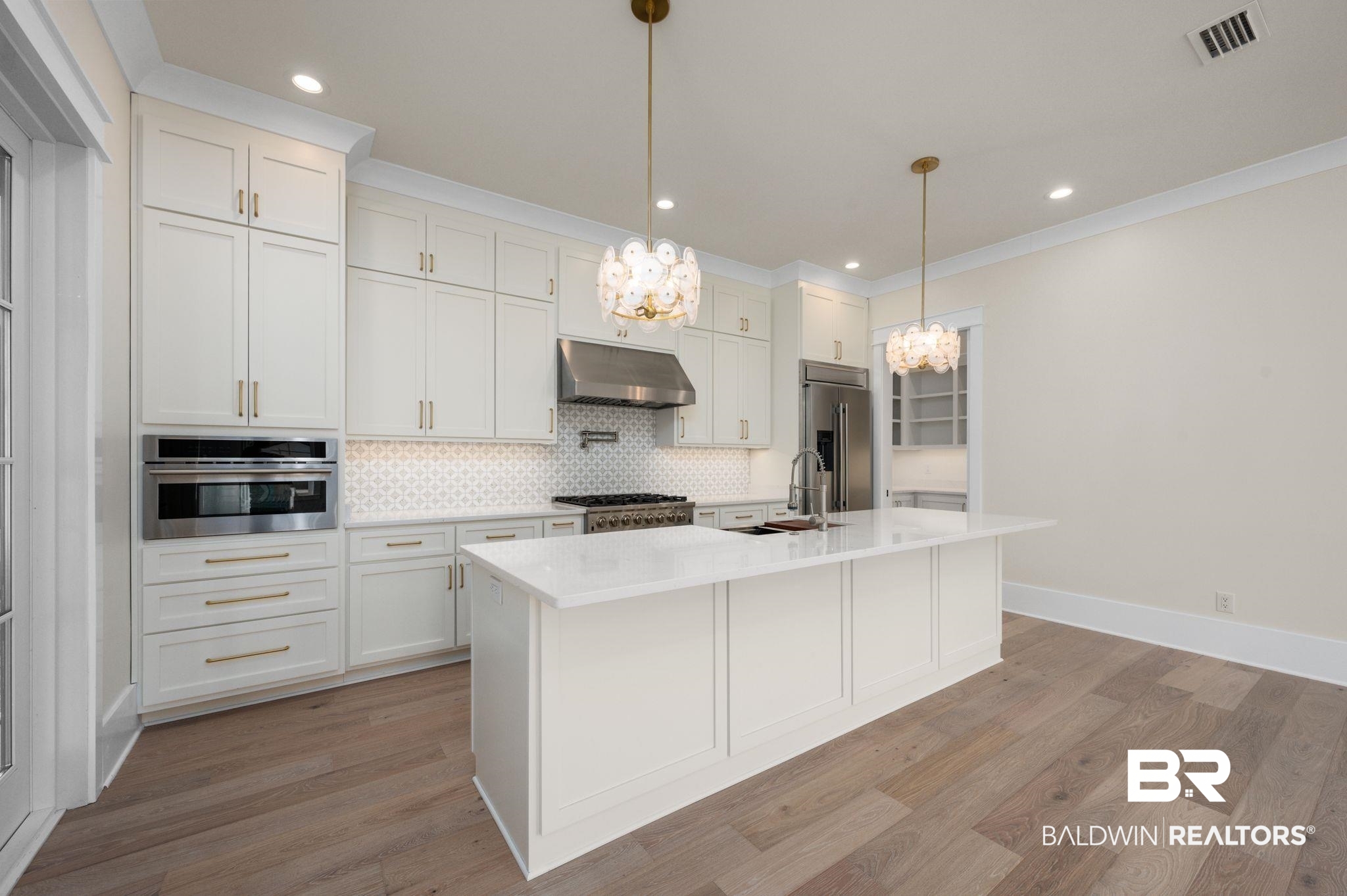 864 Inlet Circle