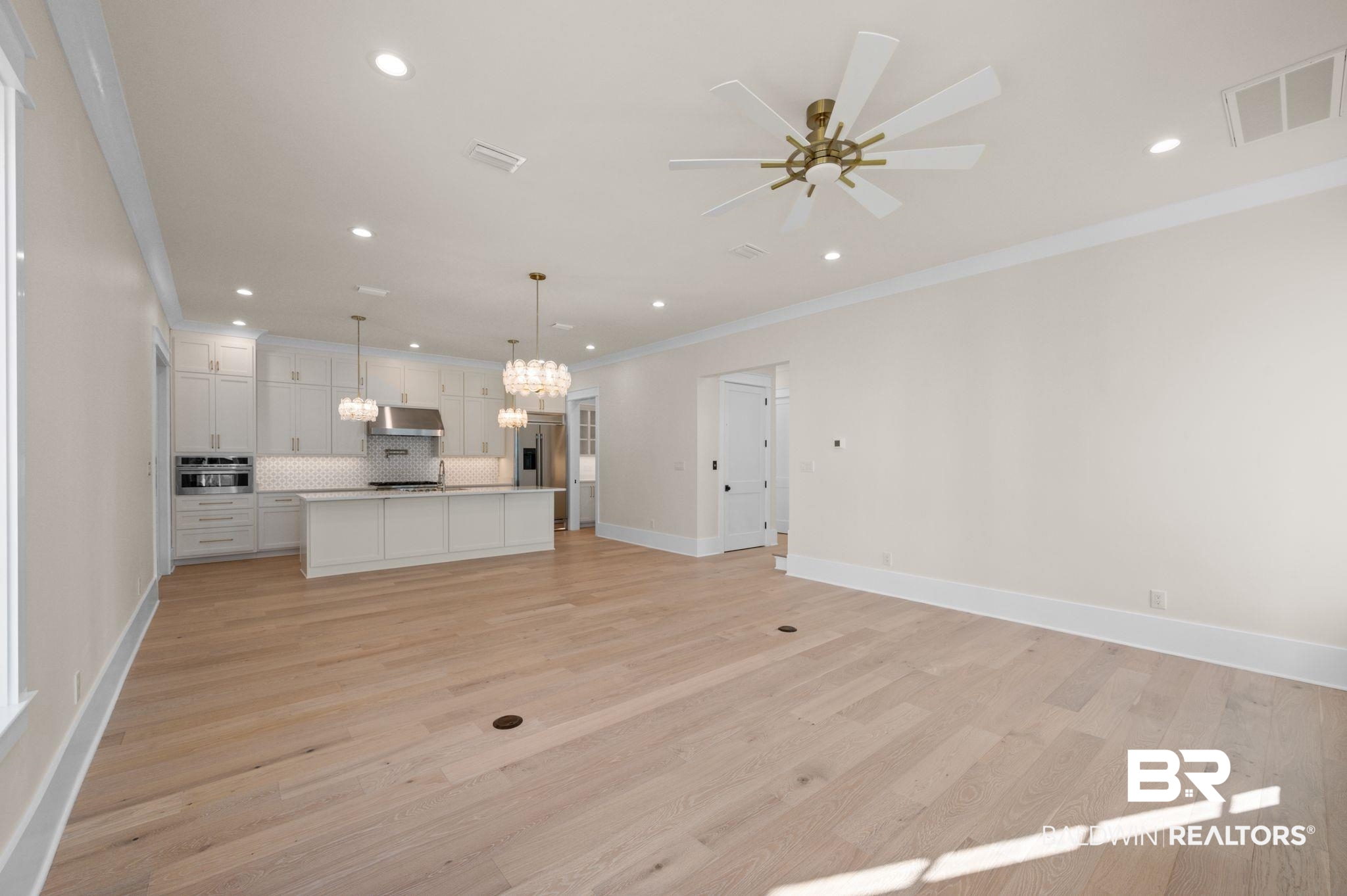 864 Inlet Circle
