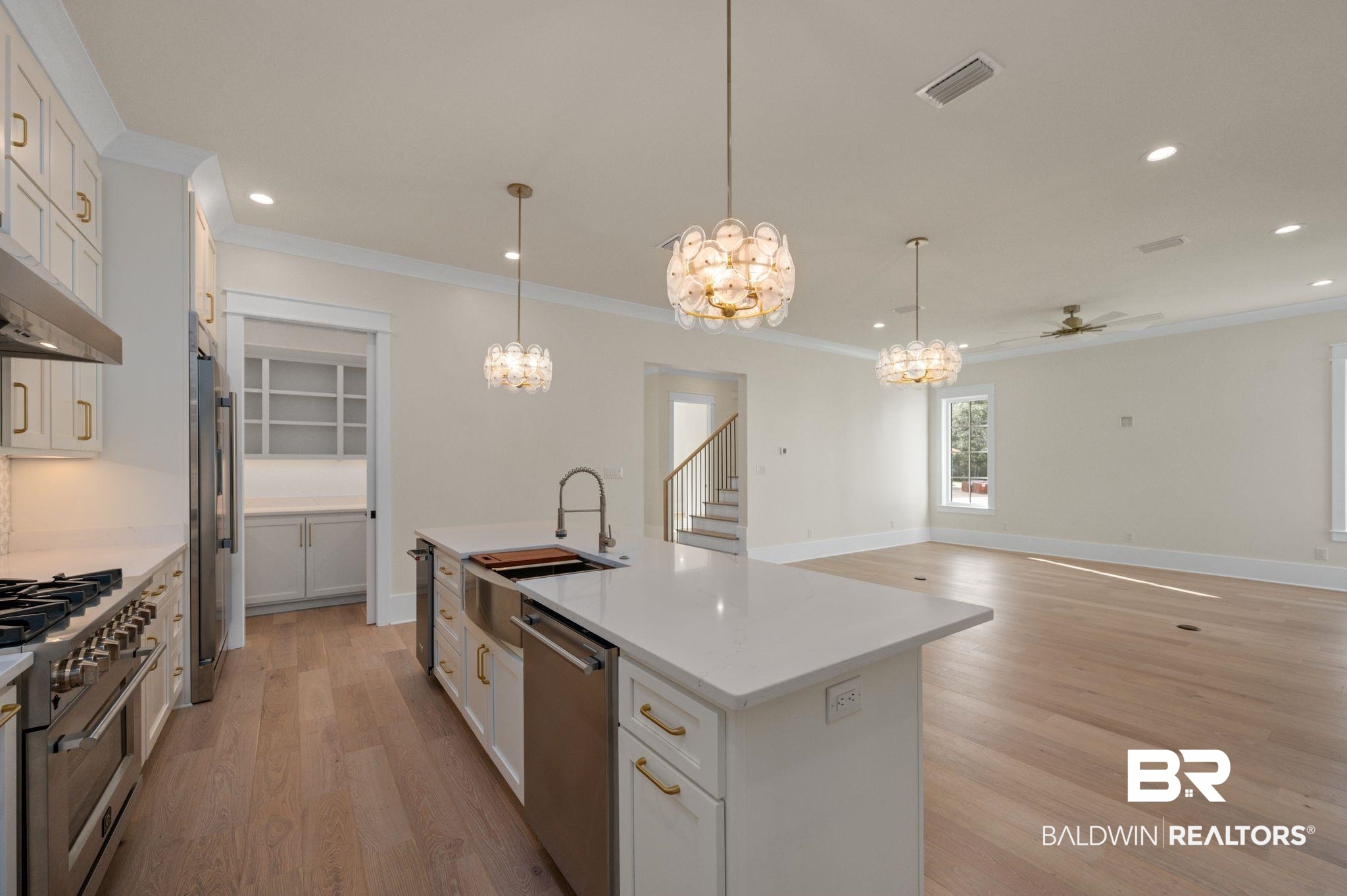 864 Inlet Circle