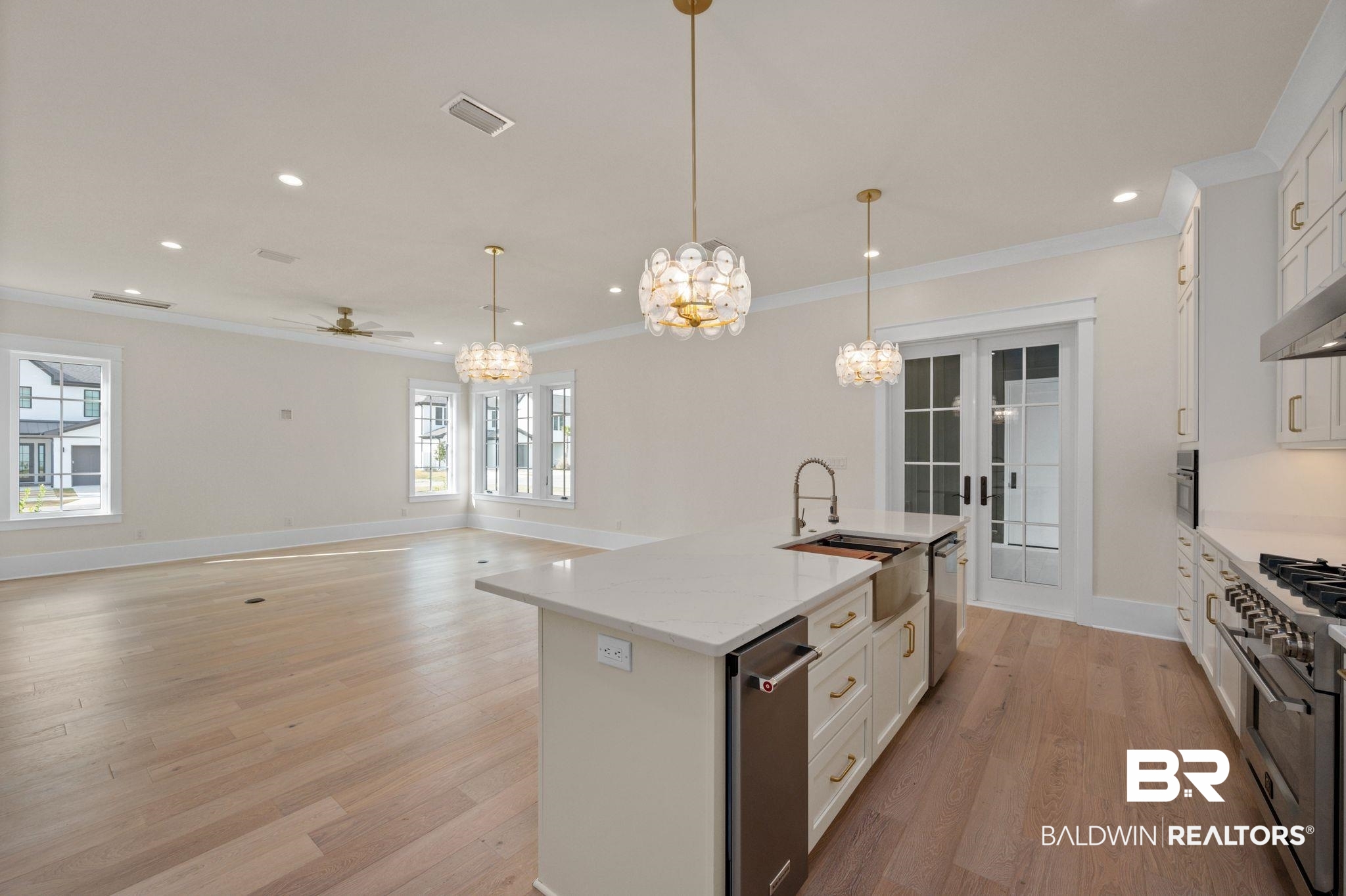 864 Inlet Circle